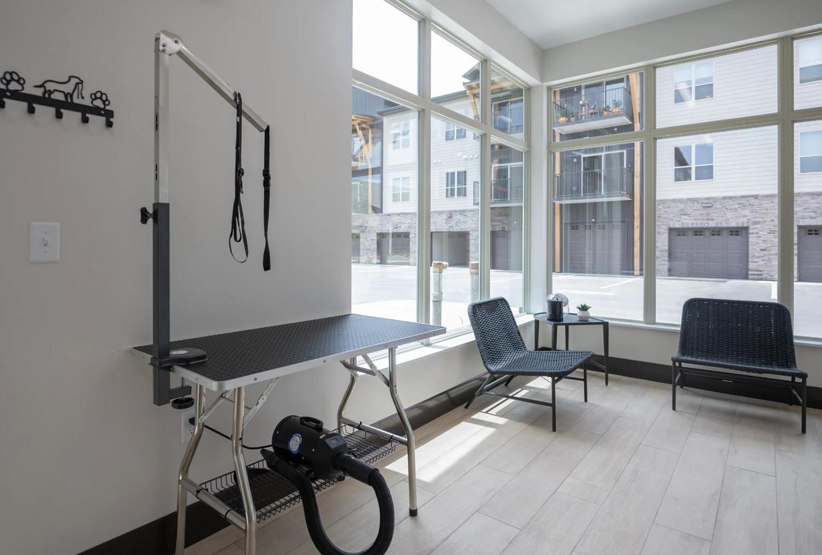 Landing Modern 1BD Gym Game Room
