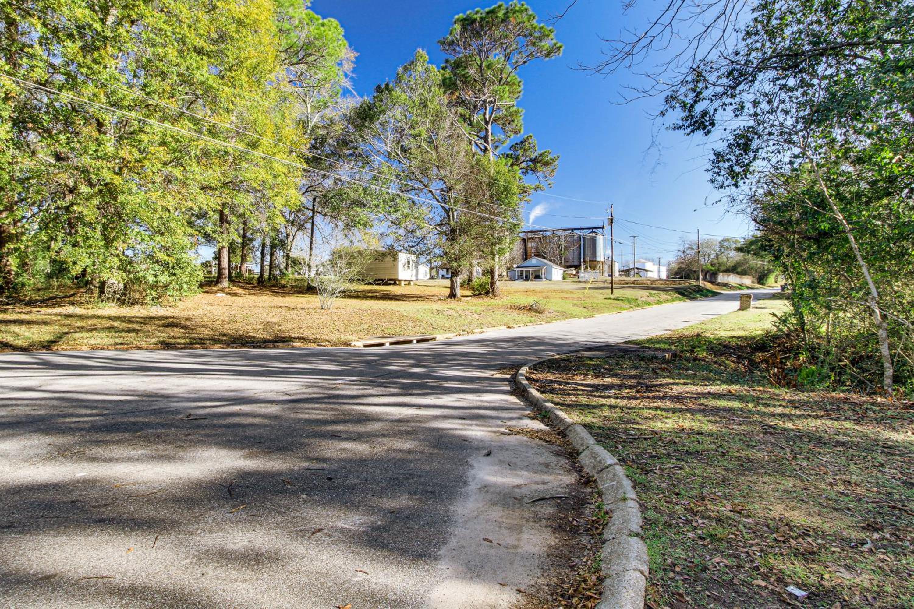 1 Mi to Dtwn Enterprise Pet-Friendly Home with Yard