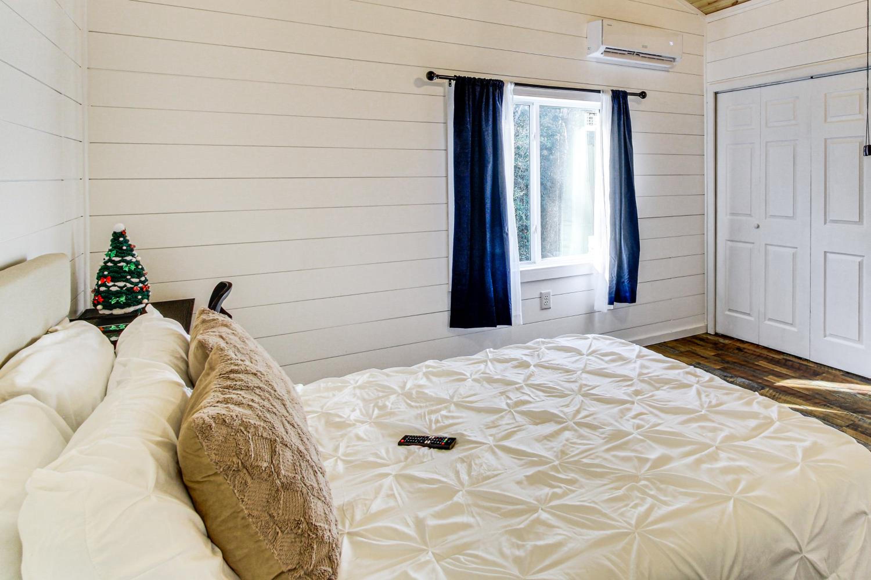 1 Mi to Dtwn Enterprise Pet-Friendly Home with Yard