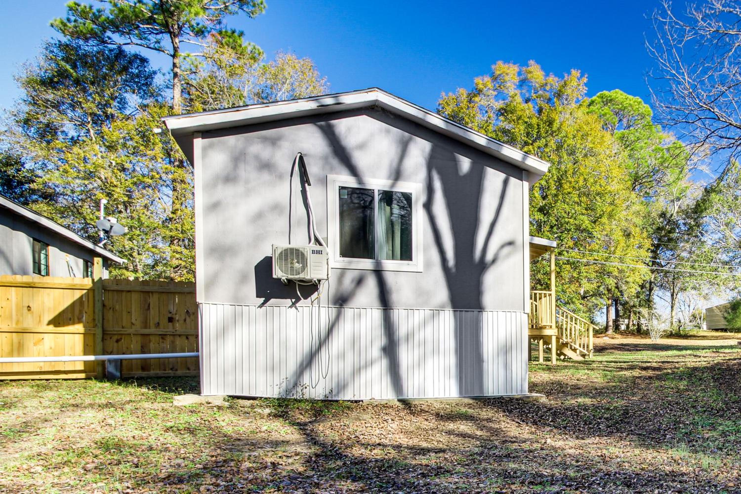 1 Mi to Dtwn Enterprise Pet-Friendly Home with Yard