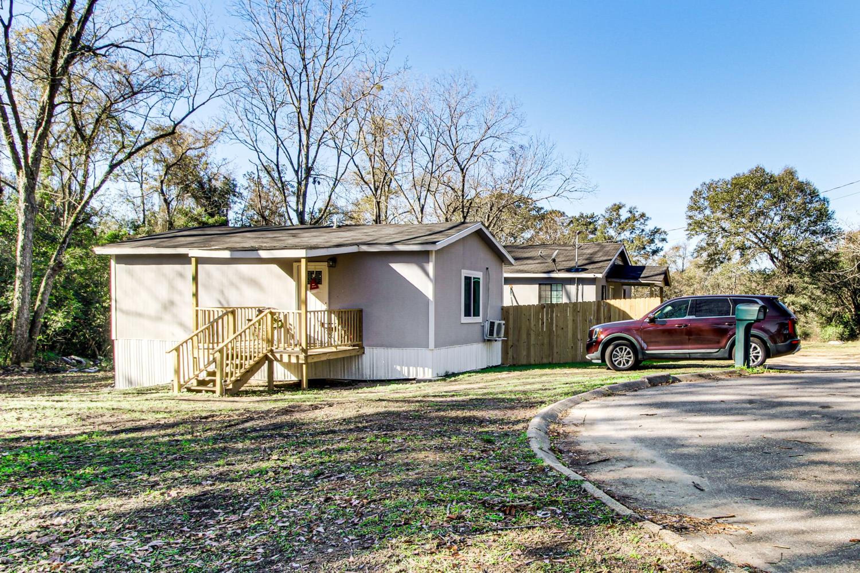 1 Mi to Dtwn Enterprise Pet-Friendly Home with Yard