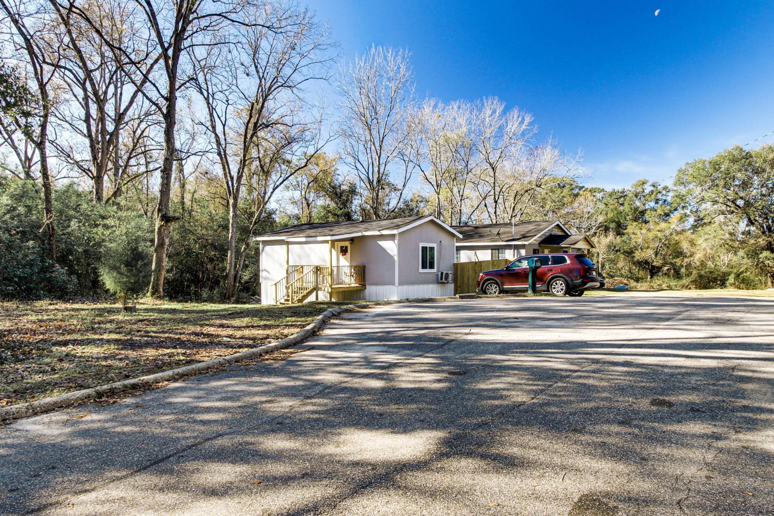 1 Mi to Dtwn Enterprise Pet-Friendly Home with Yard