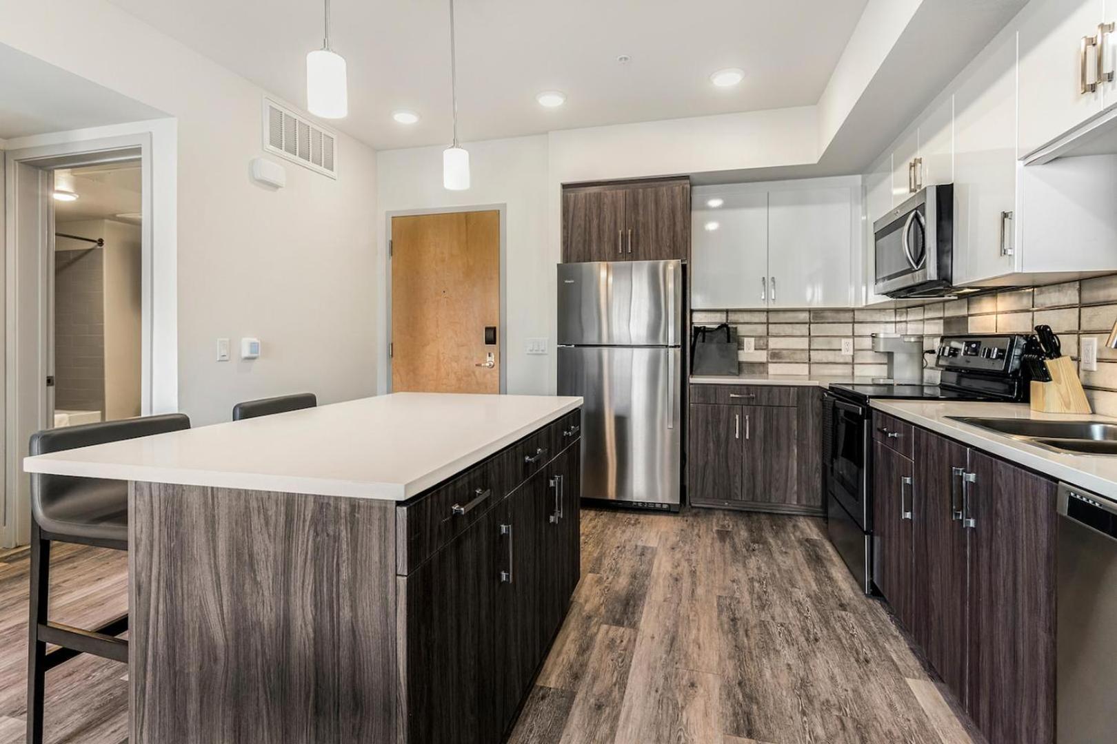 Landing Beautiful 2BD Gym Yoga Studio