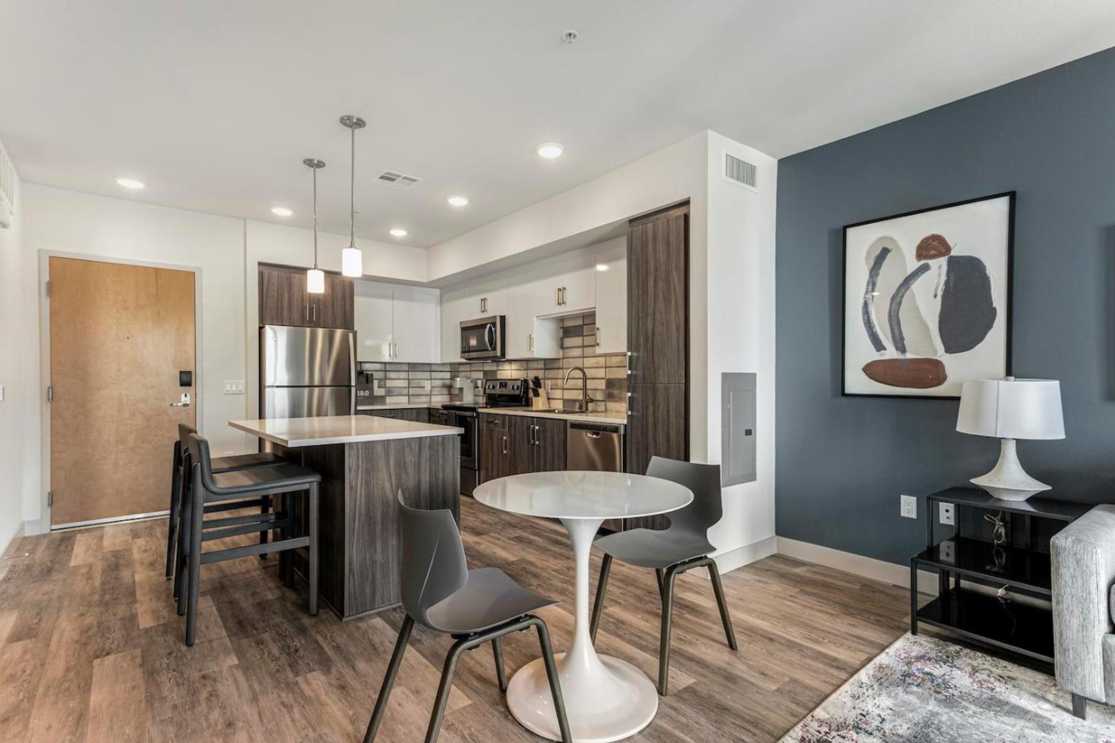 Landing Beautiful 2BD Gym Yoga Studio