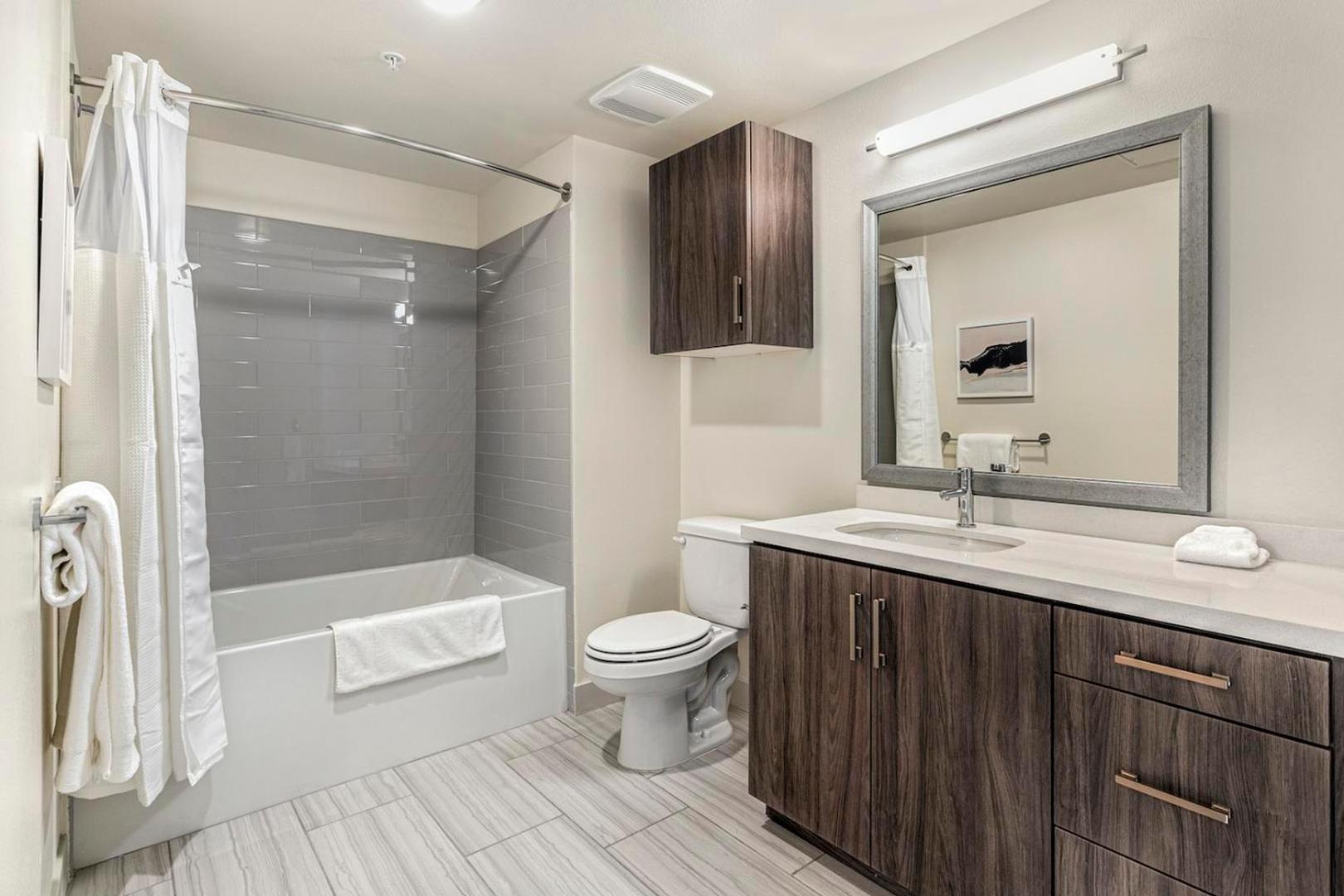 Landing Beautiful 2BD Gym Yoga Studio