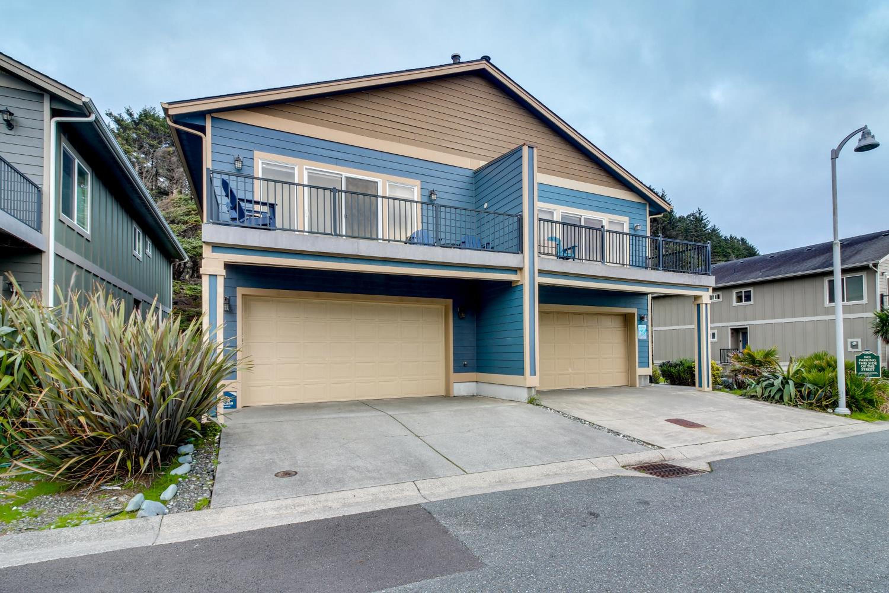 Stroll to Shore Retreat with Balcony in Gold Beach