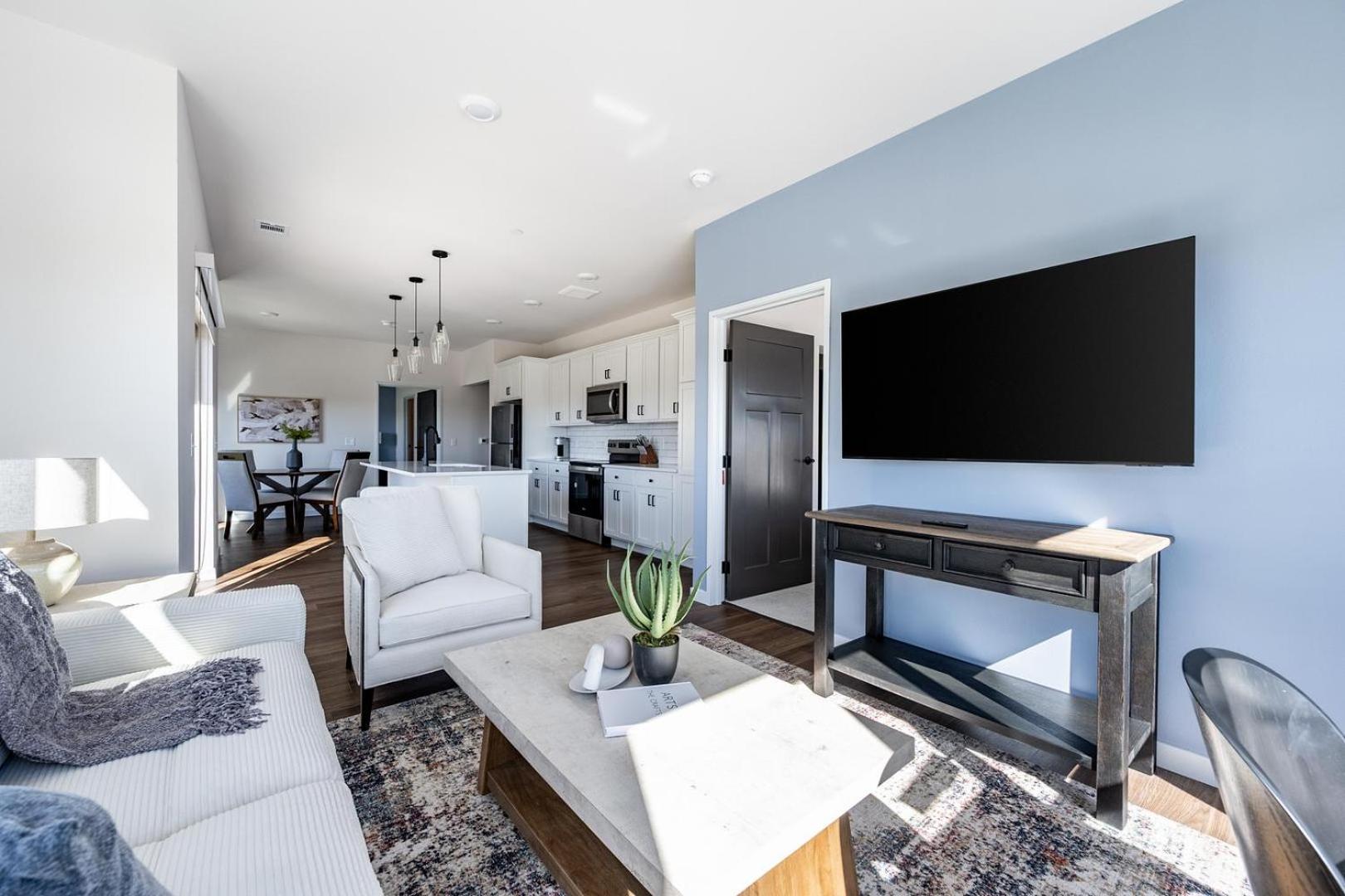 Landing Modern 1BD Gym Game Room