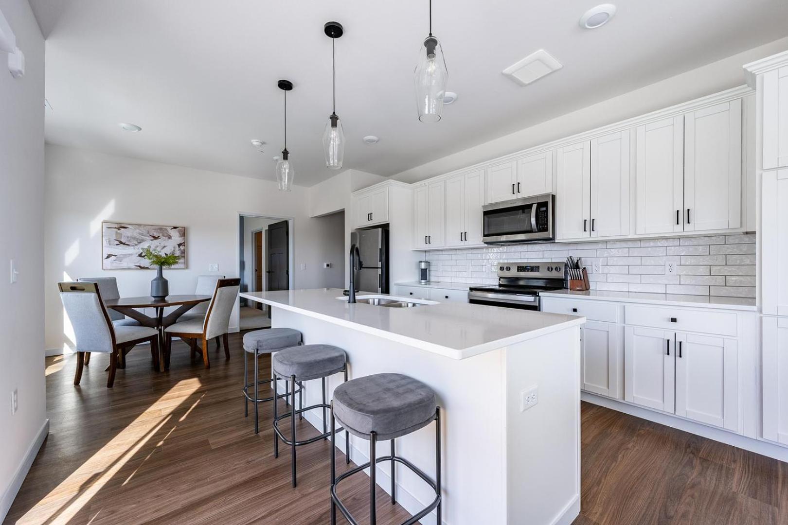 Landing Modern 1BD Gym Game Room