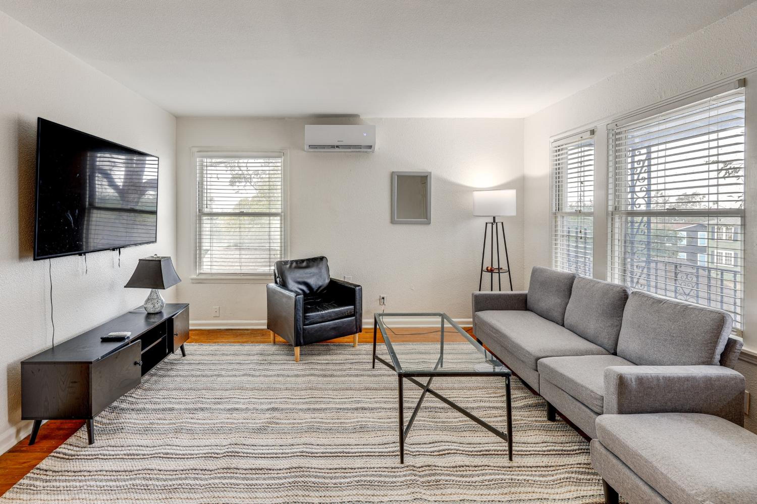 Retreat at Brackenridge Park Cozy San Antonio Apt