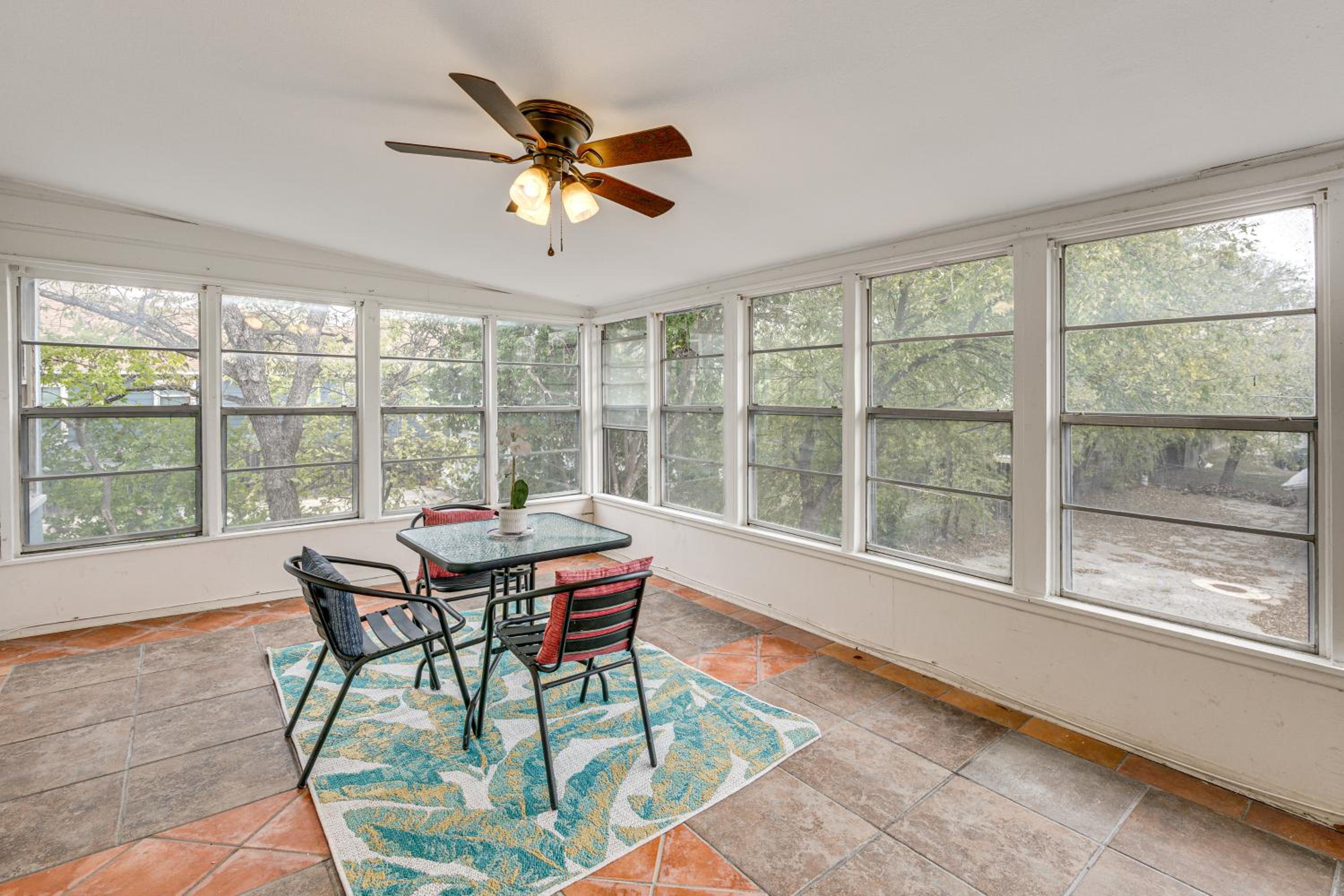 Retreat at Brackenridge Park Cozy San Antonio Apt