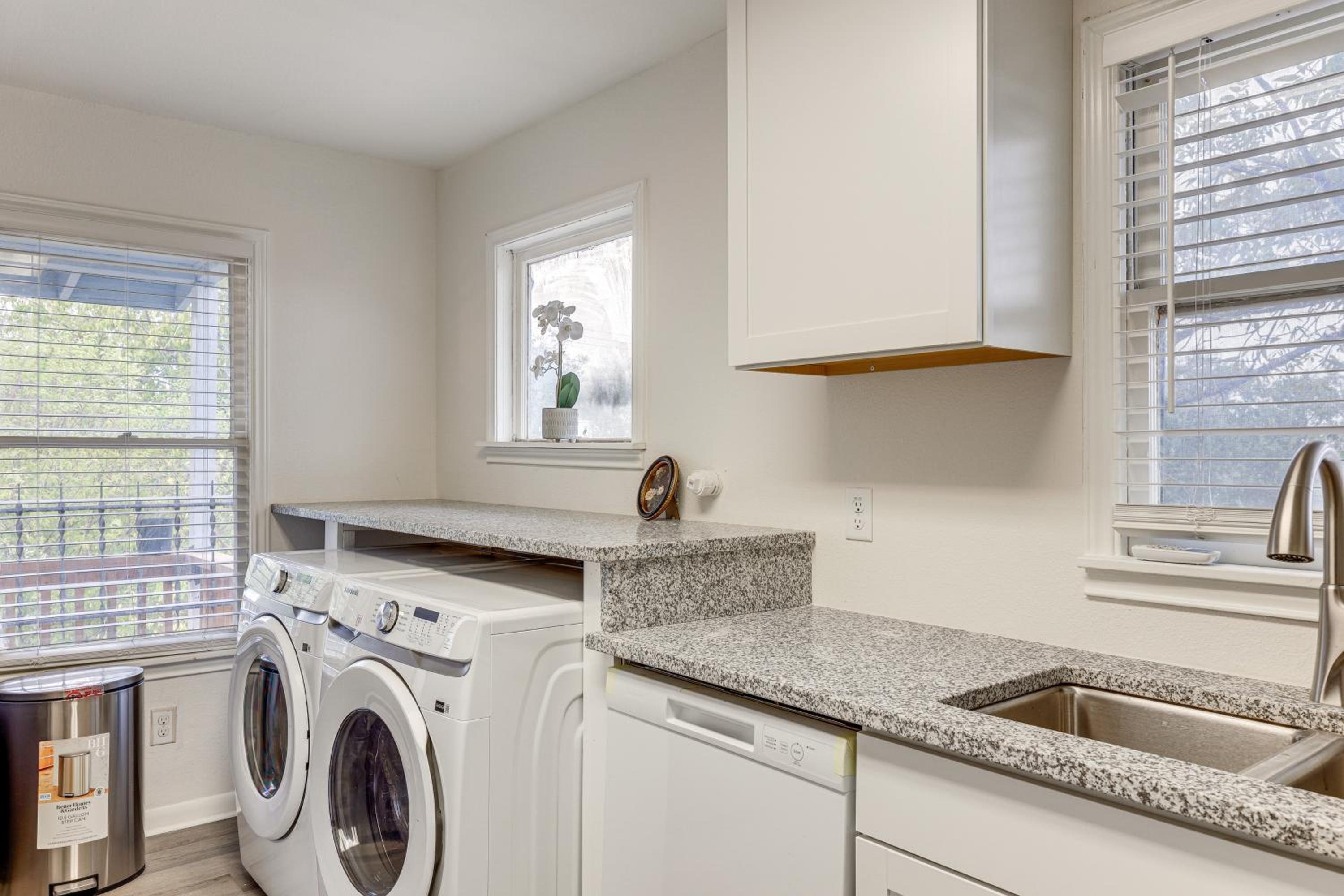 Retreat at Brackenridge Park Cozy San Antonio Apt