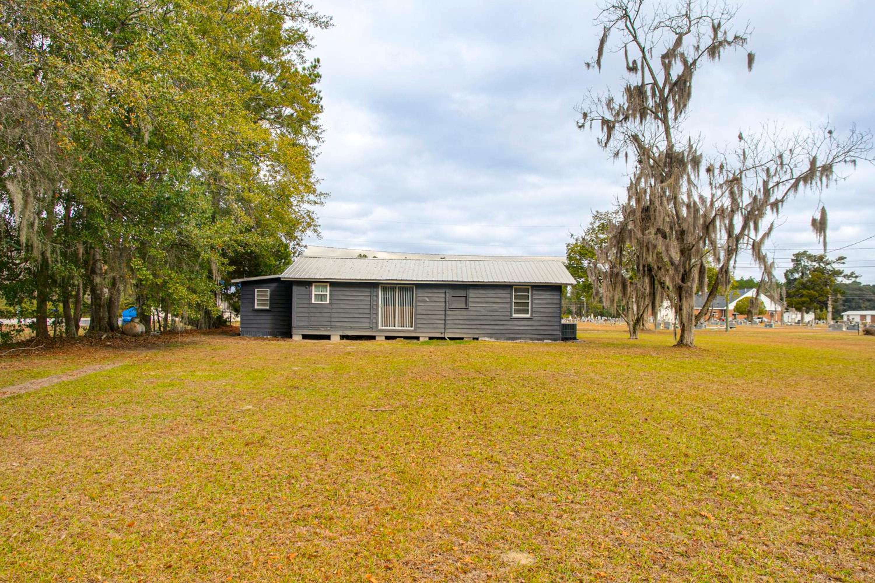 3 Mi to Historic Dtwn Waycross Pet-Friendly Home