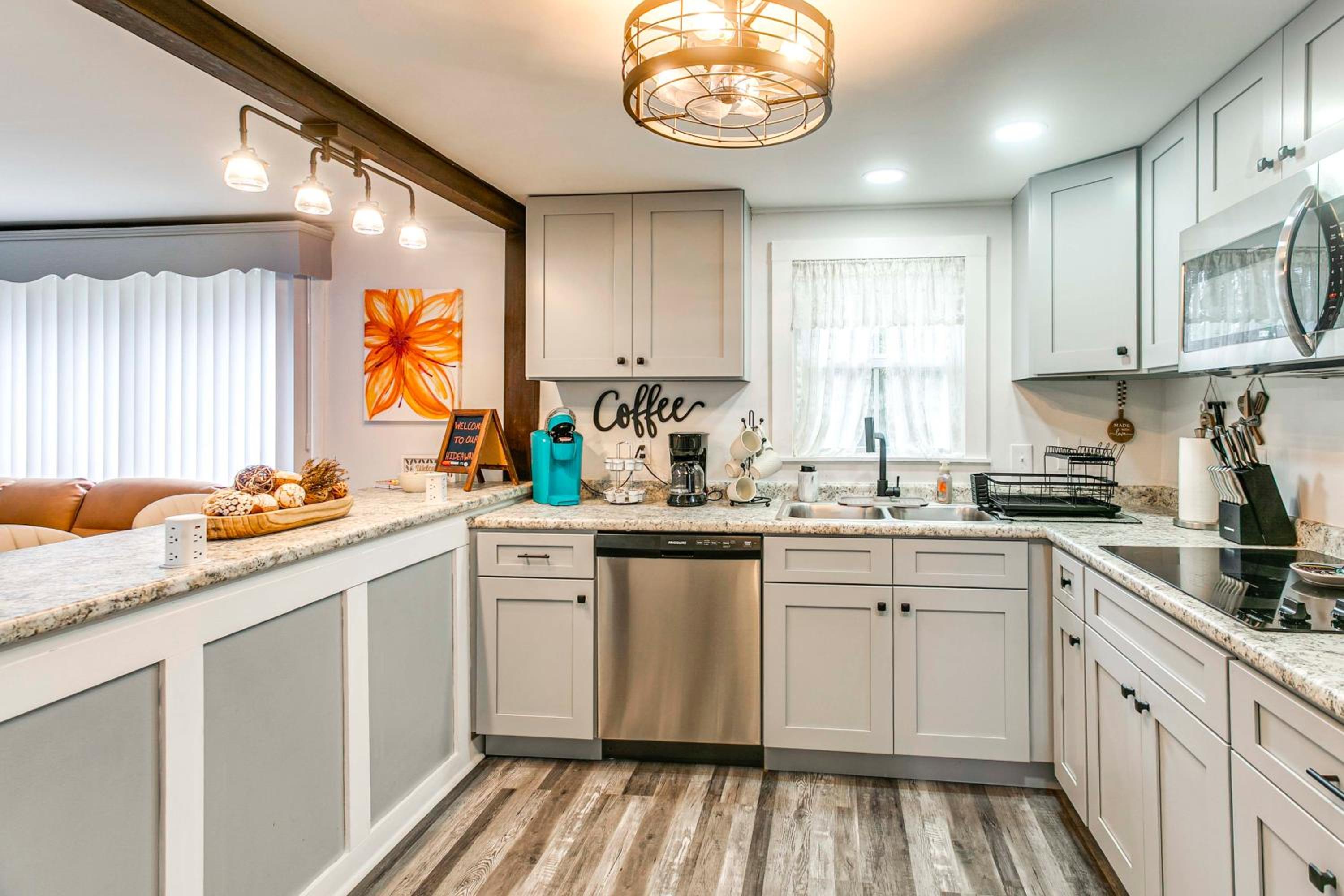 3 Mi to Historic Dtwn Waycross Pet-Friendly Home