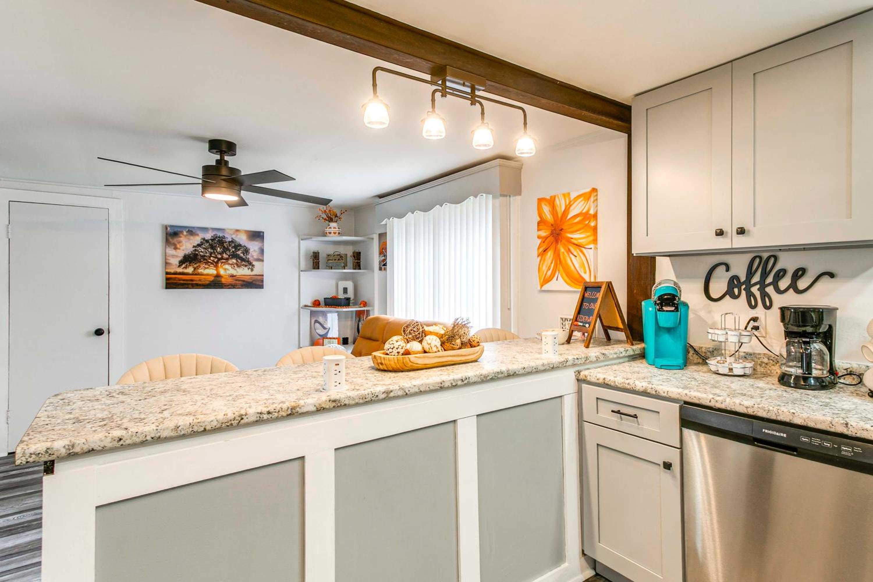 3 Mi to Historic Dtwn Waycross Pet-Friendly Home