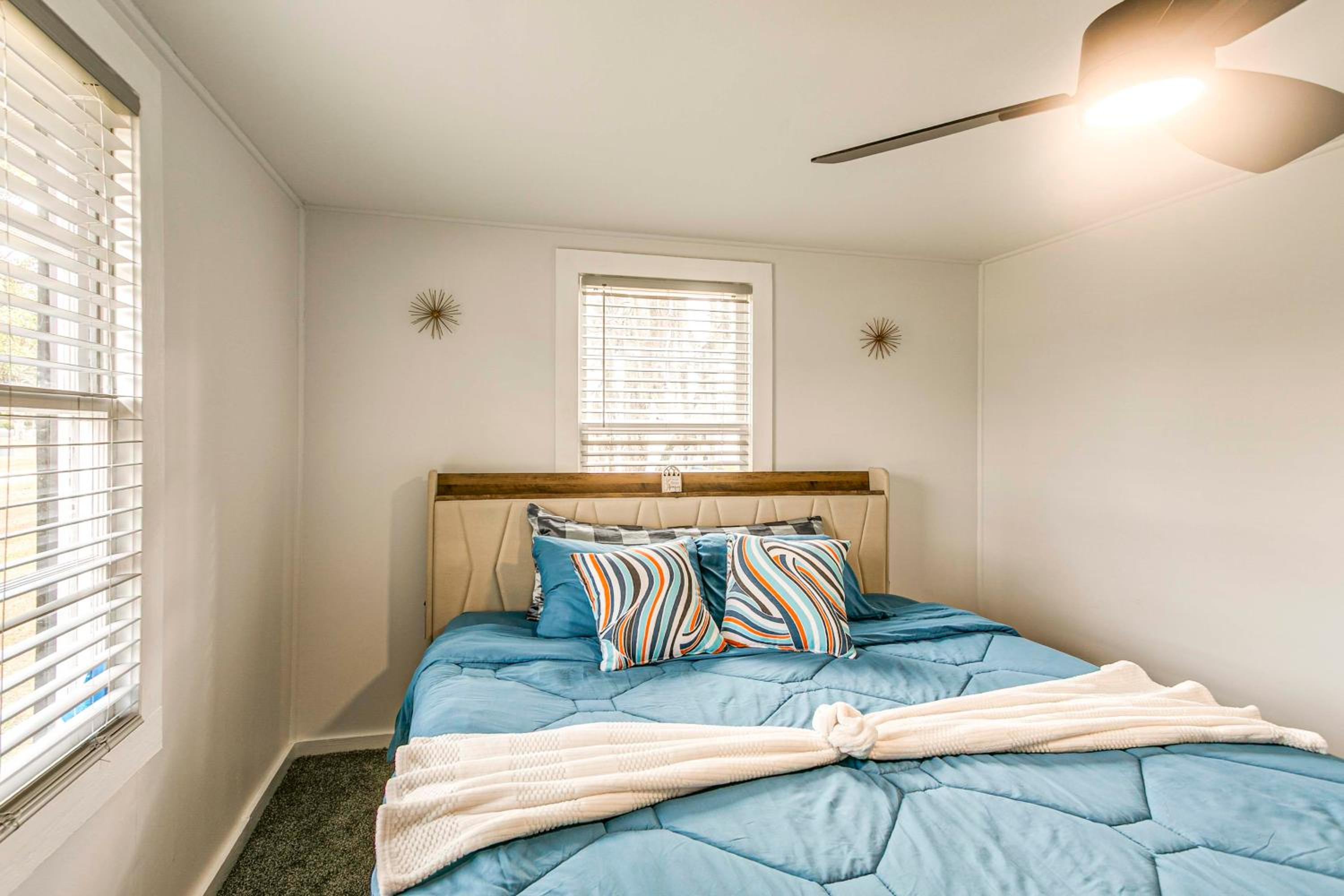 3 Mi to Historic Dtwn Waycross Pet-Friendly Home
