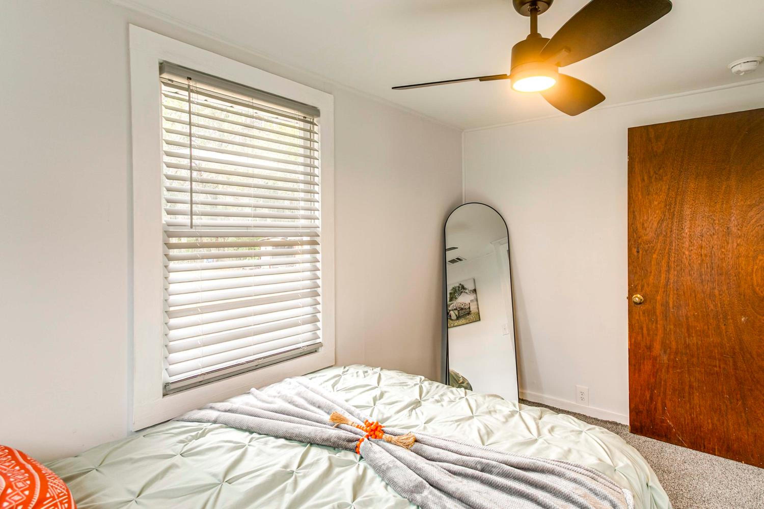 3 Mi to Historic Dtwn Waycross Pet-Friendly Home