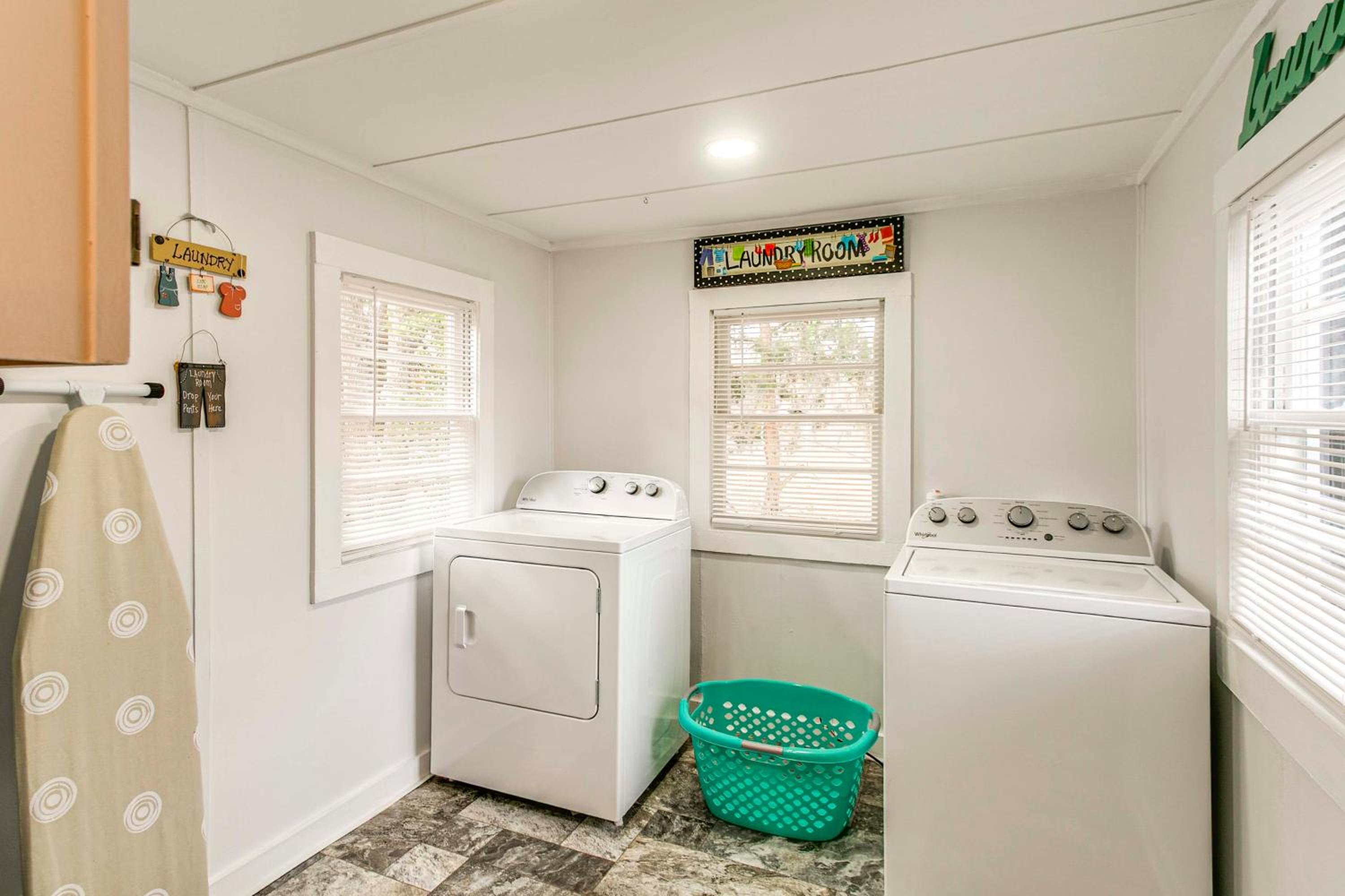 3 Mi to Historic Dtwn Waycross Pet-Friendly Home