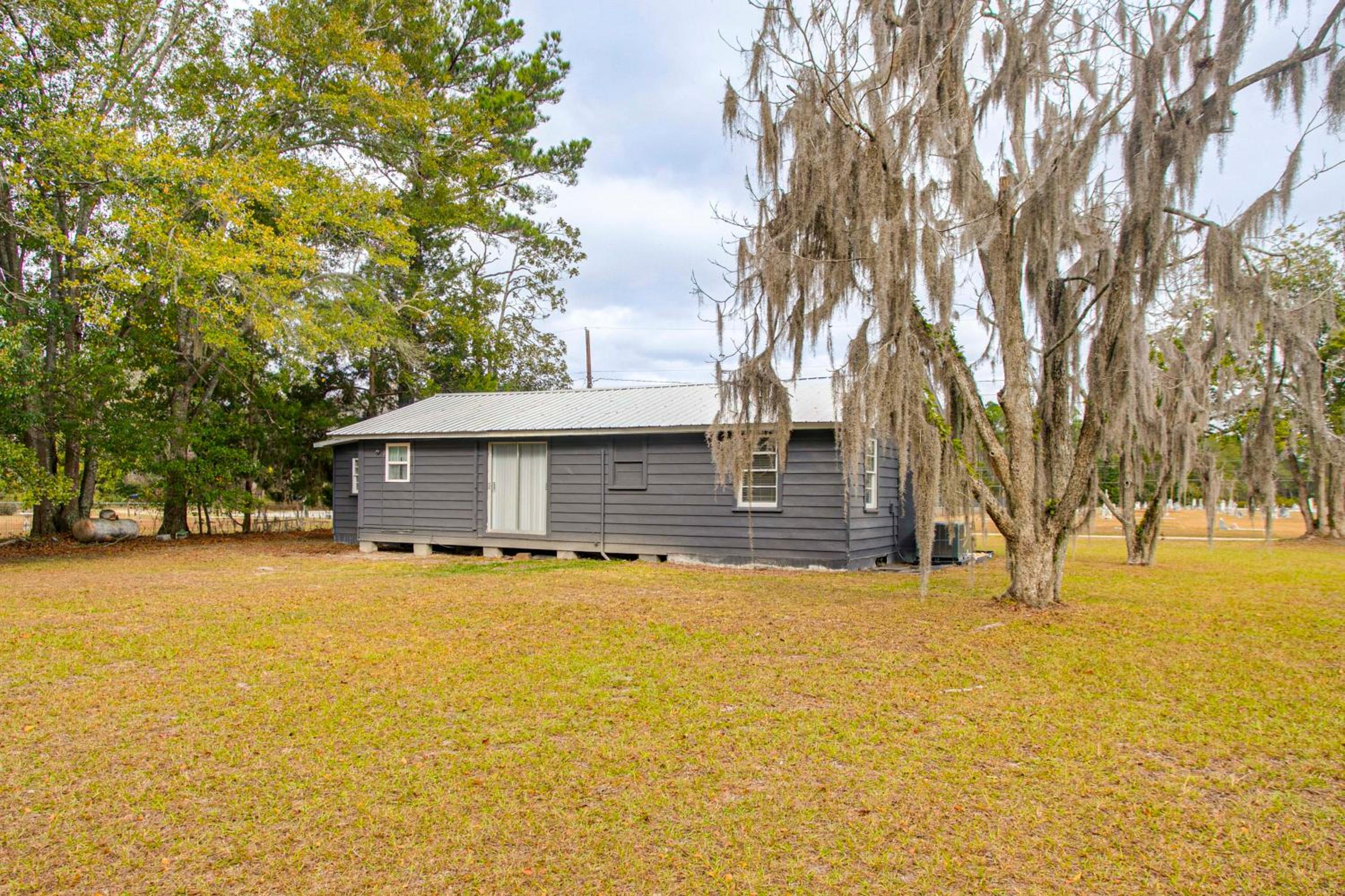 3 Mi to Historic Dtwn Waycross Pet-Friendly Home