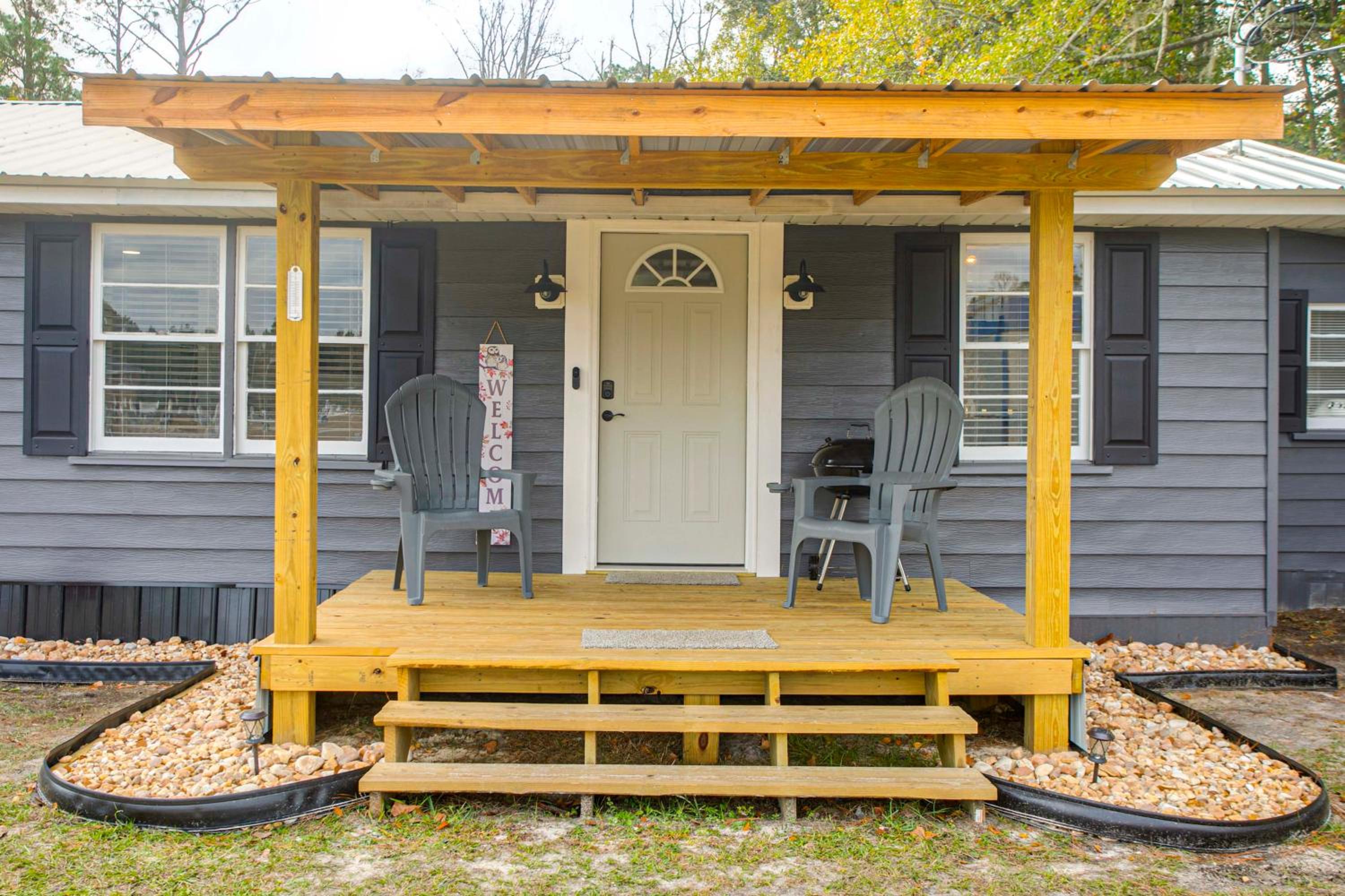 3 Mi to Historic Dtwn Waycross Pet-Friendly Home