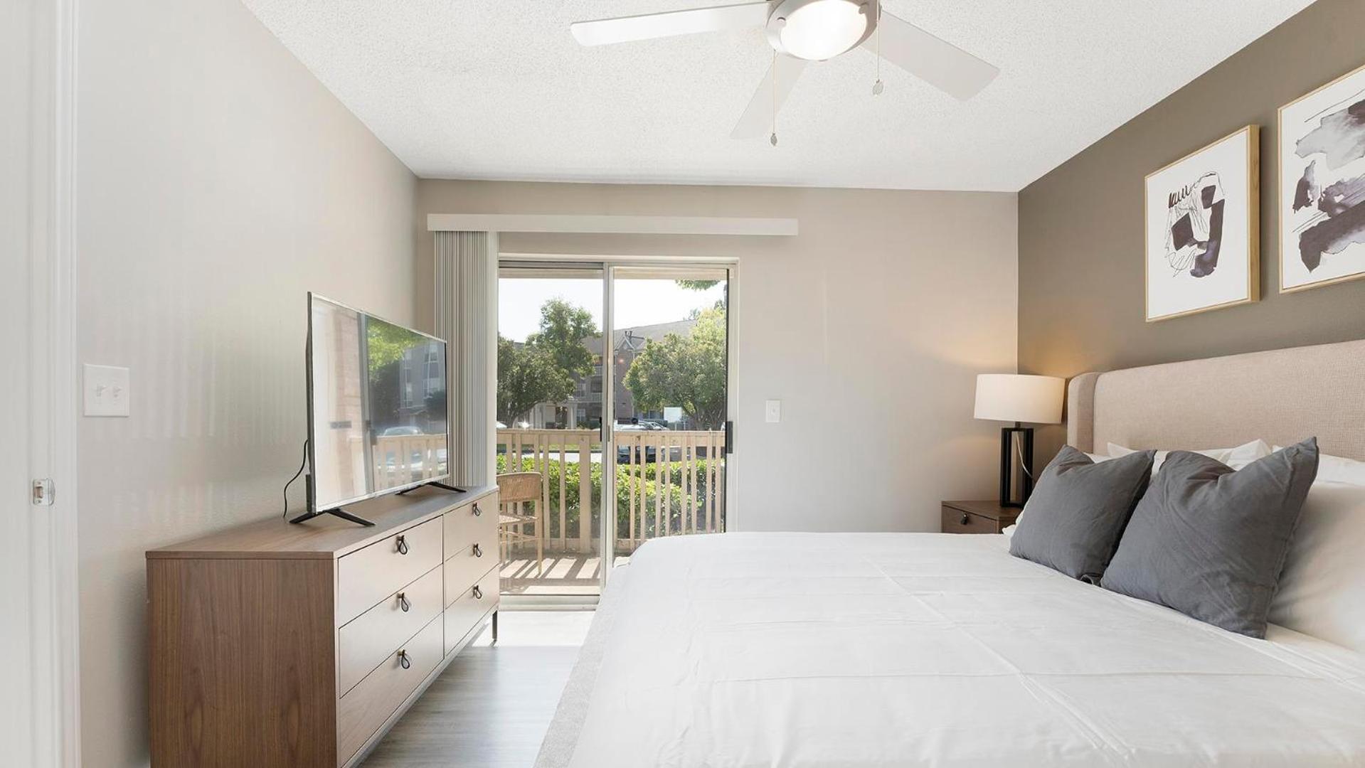 Landing Beautiful 2BD Gym Yoga Studio