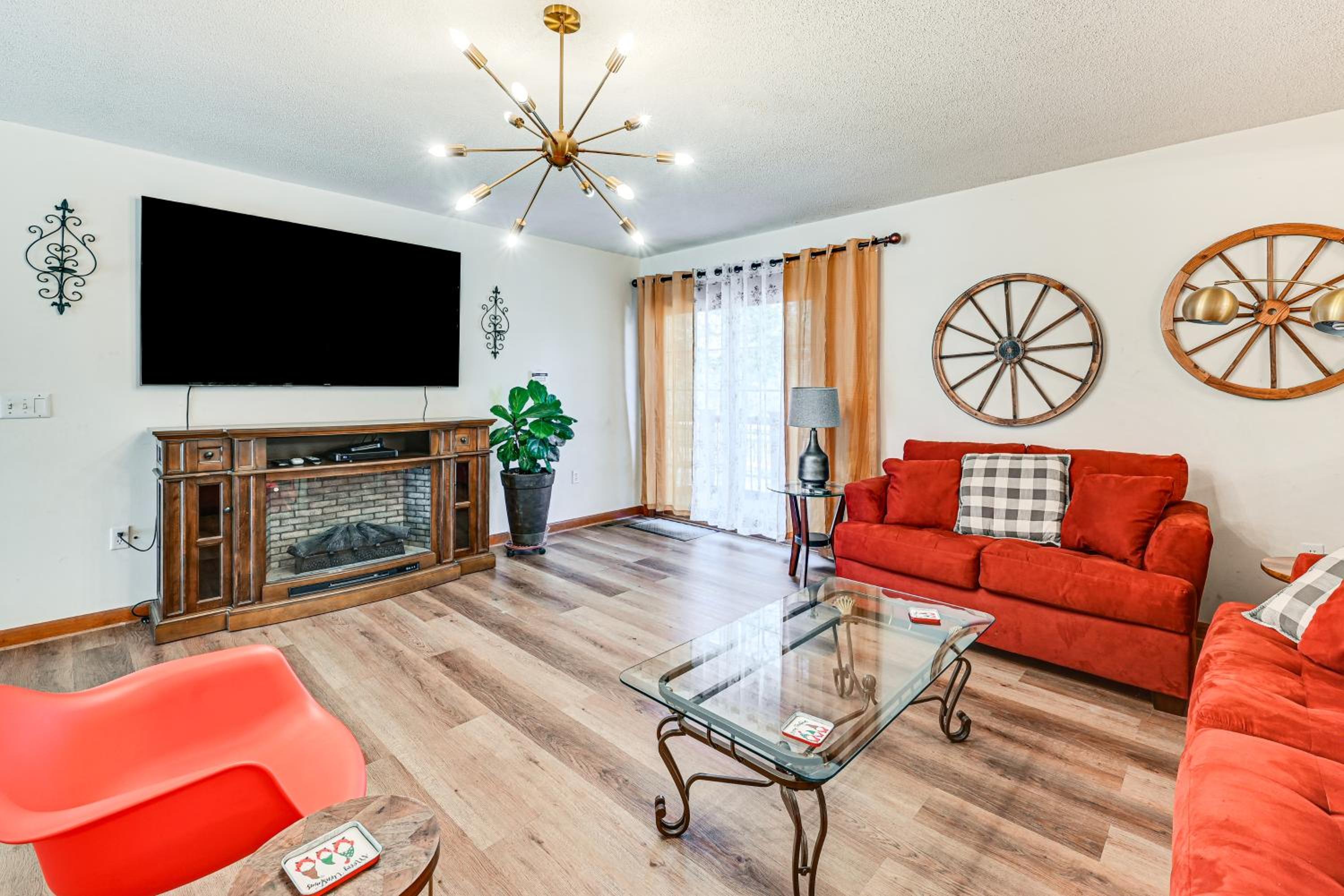 Spacious Retreat with Deck 14 Mi to Nolin Lake!