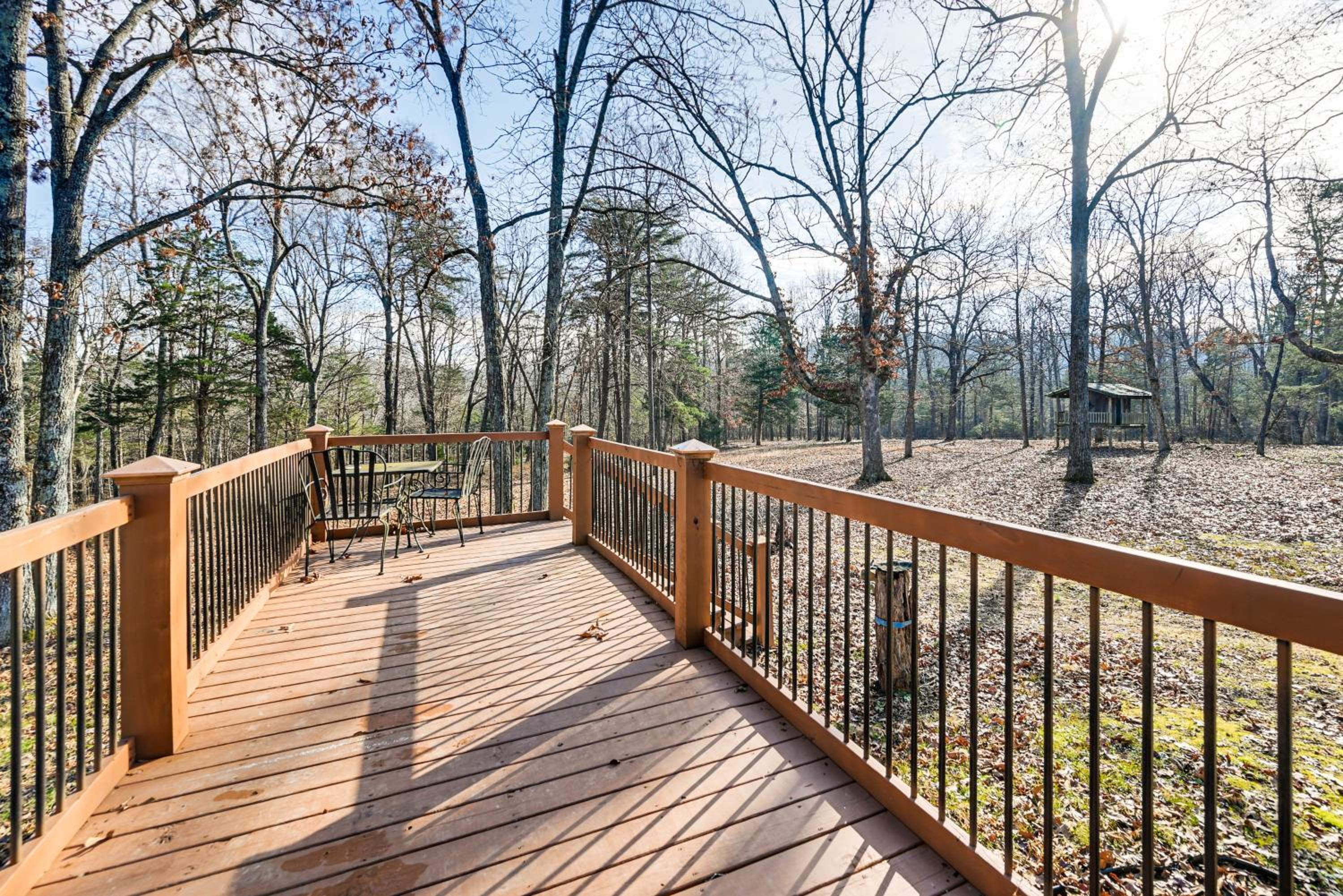 Spacious Retreat with Deck 14 Mi to Nolin Lake!