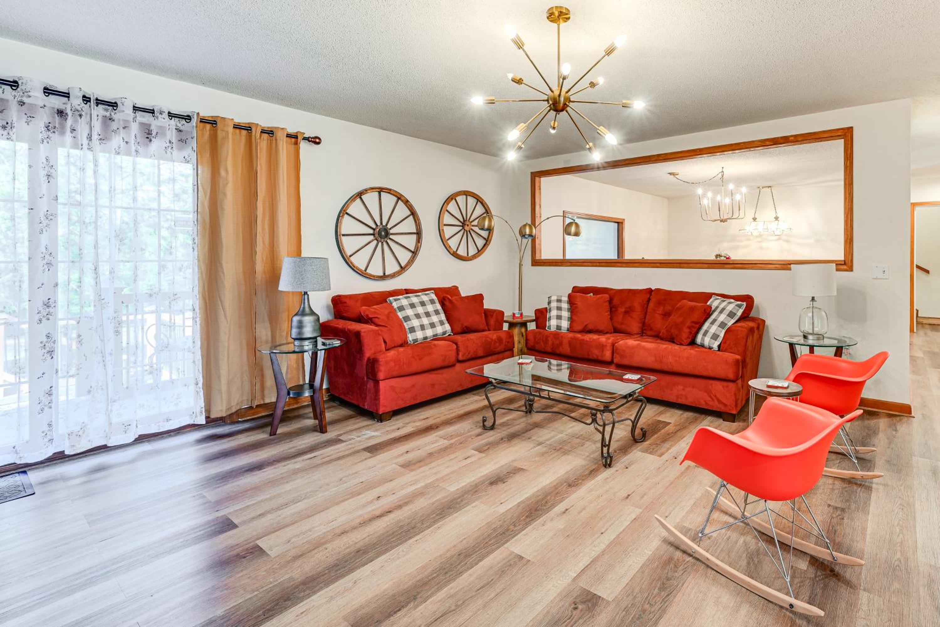 Spacious Retreat with Deck 14 Mi to Nolin Lake!