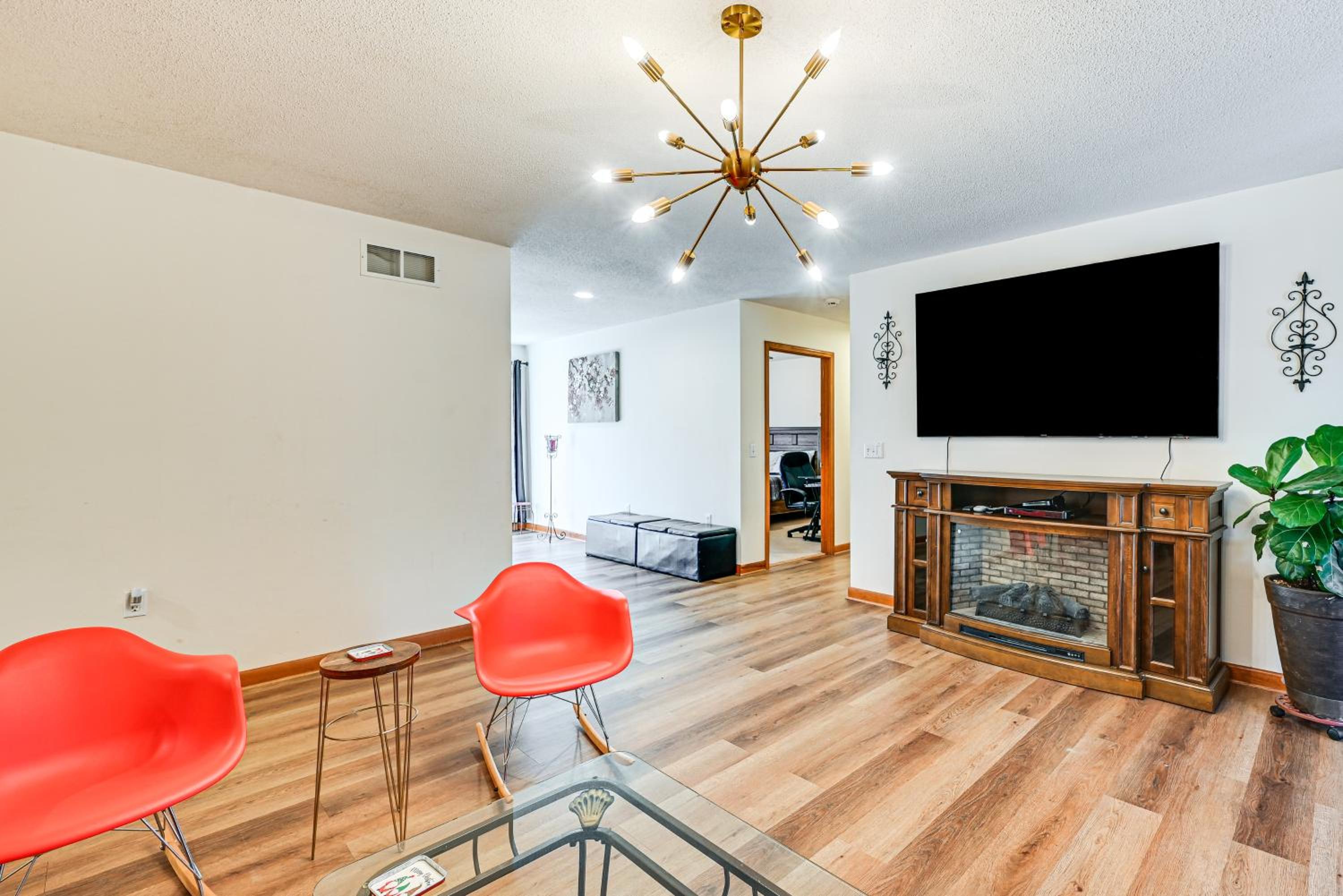 Spacious Retreat with Deck 14 Mi to Nolin Lake!