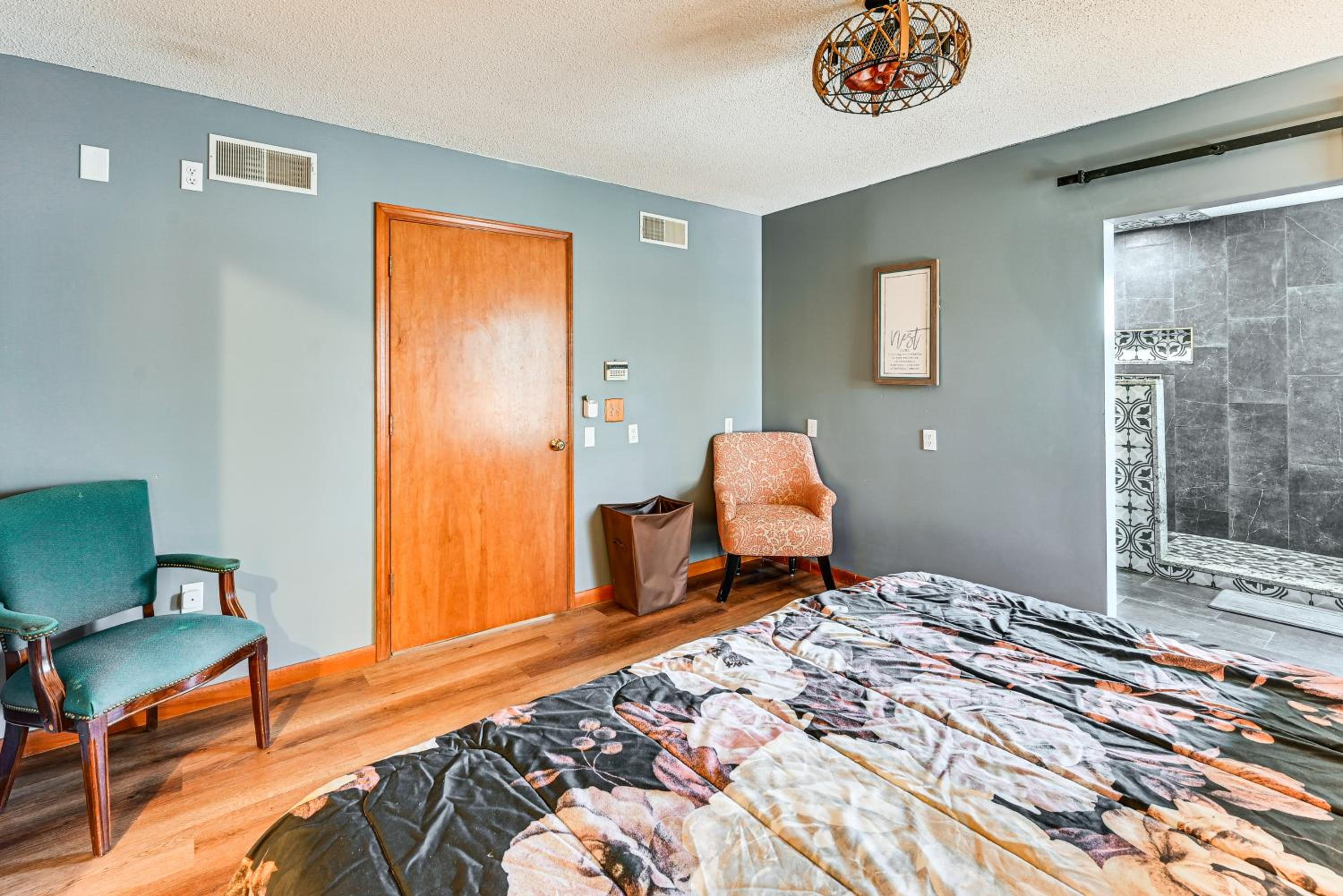 Spacious Retreat with Deck 14 Mi to Nolin Lake!