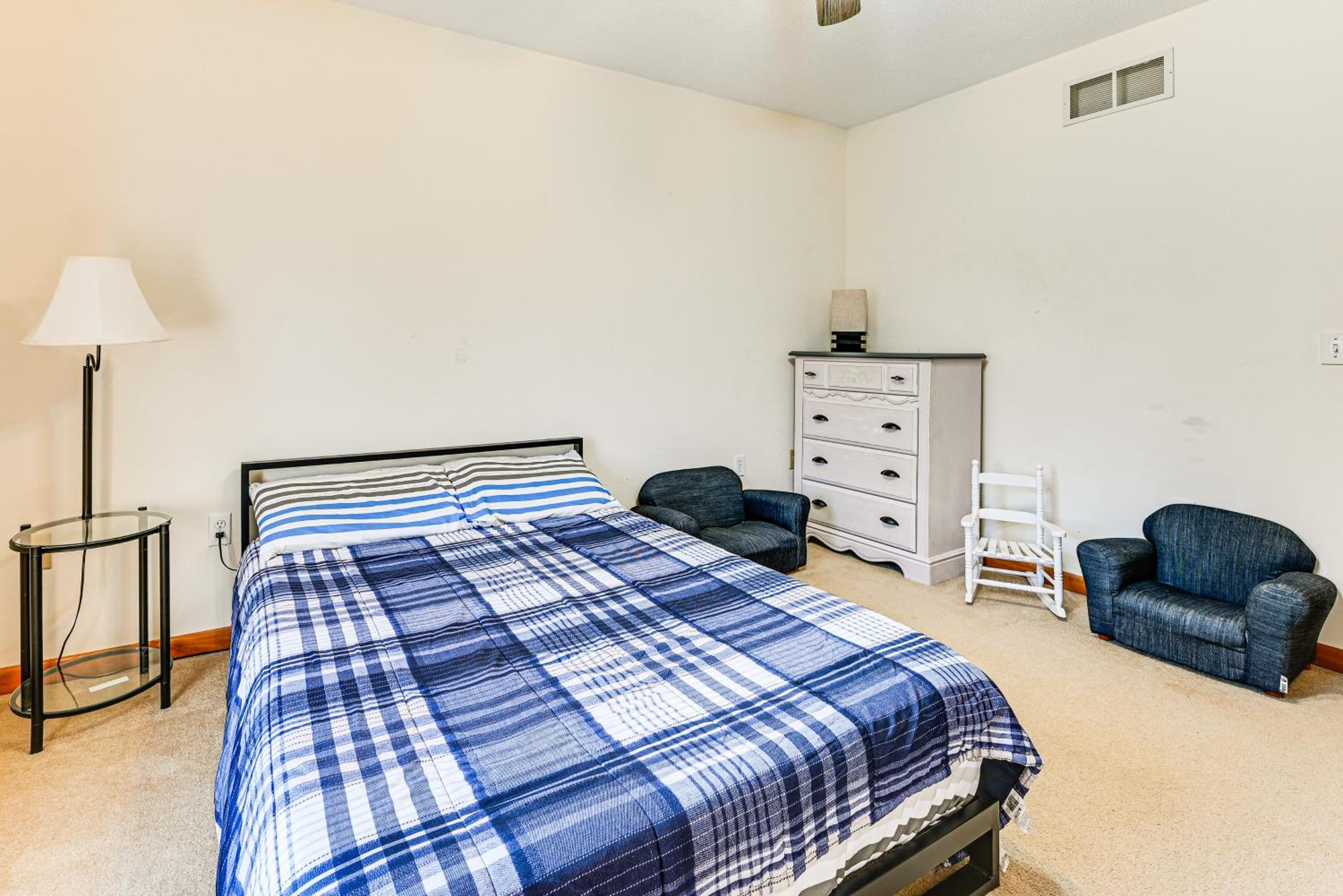 Spacious Retreat with Deck 14 Mi to Nolin Lake!
