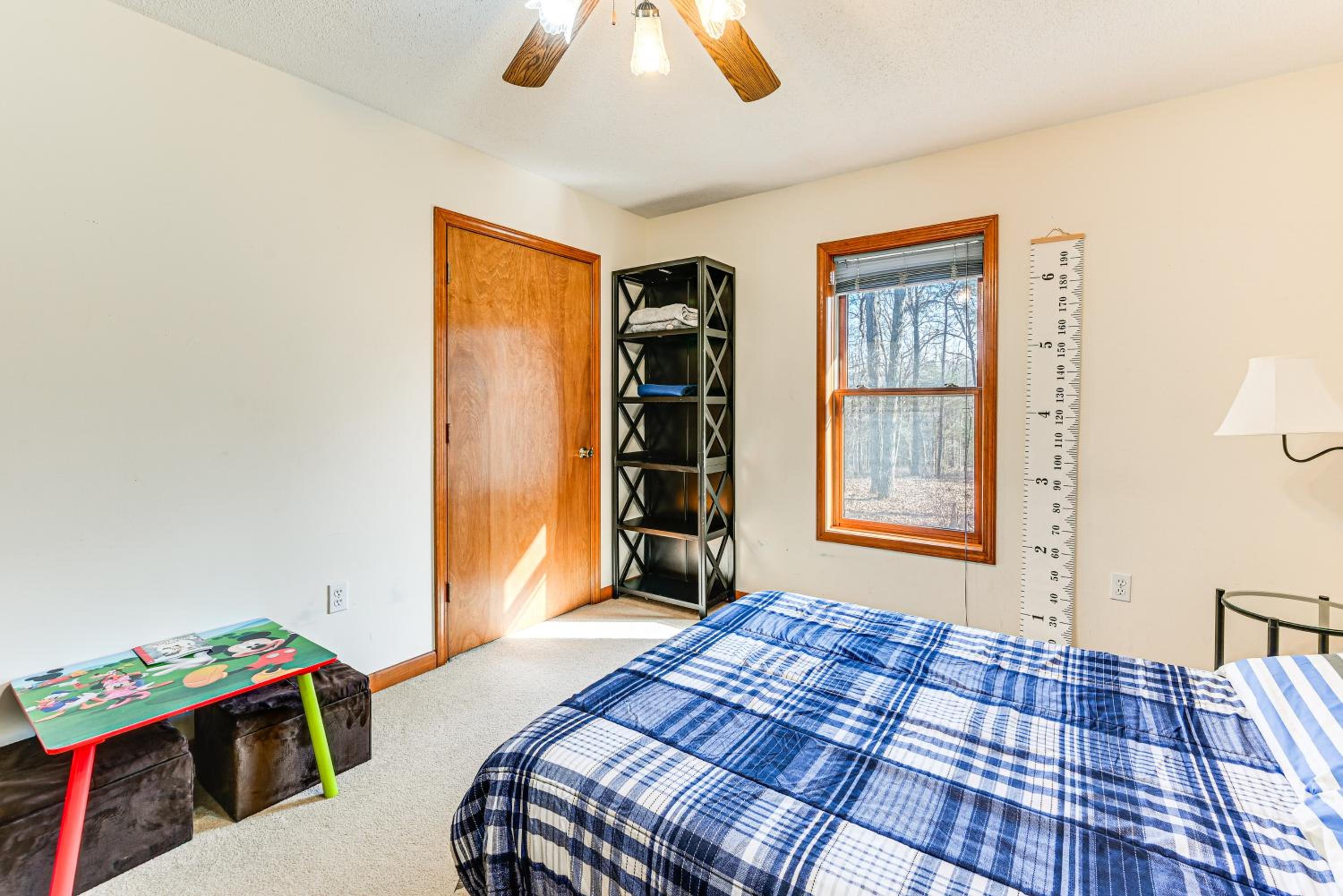 Spacious Retreat with Deck 14 Mi to Nolin Lake!