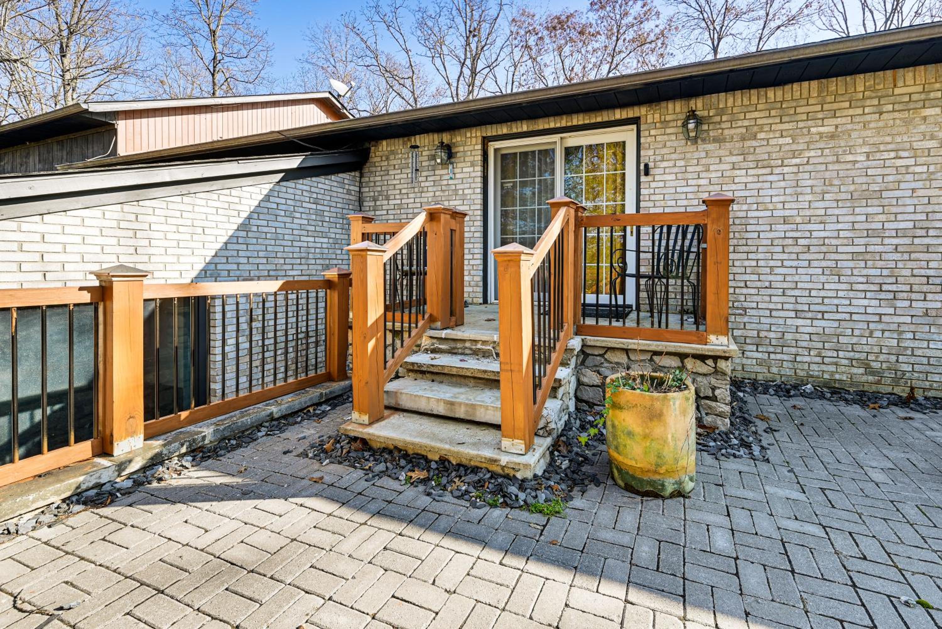Spacious Retreat with Deck 14 Mi to Nolin Lake!