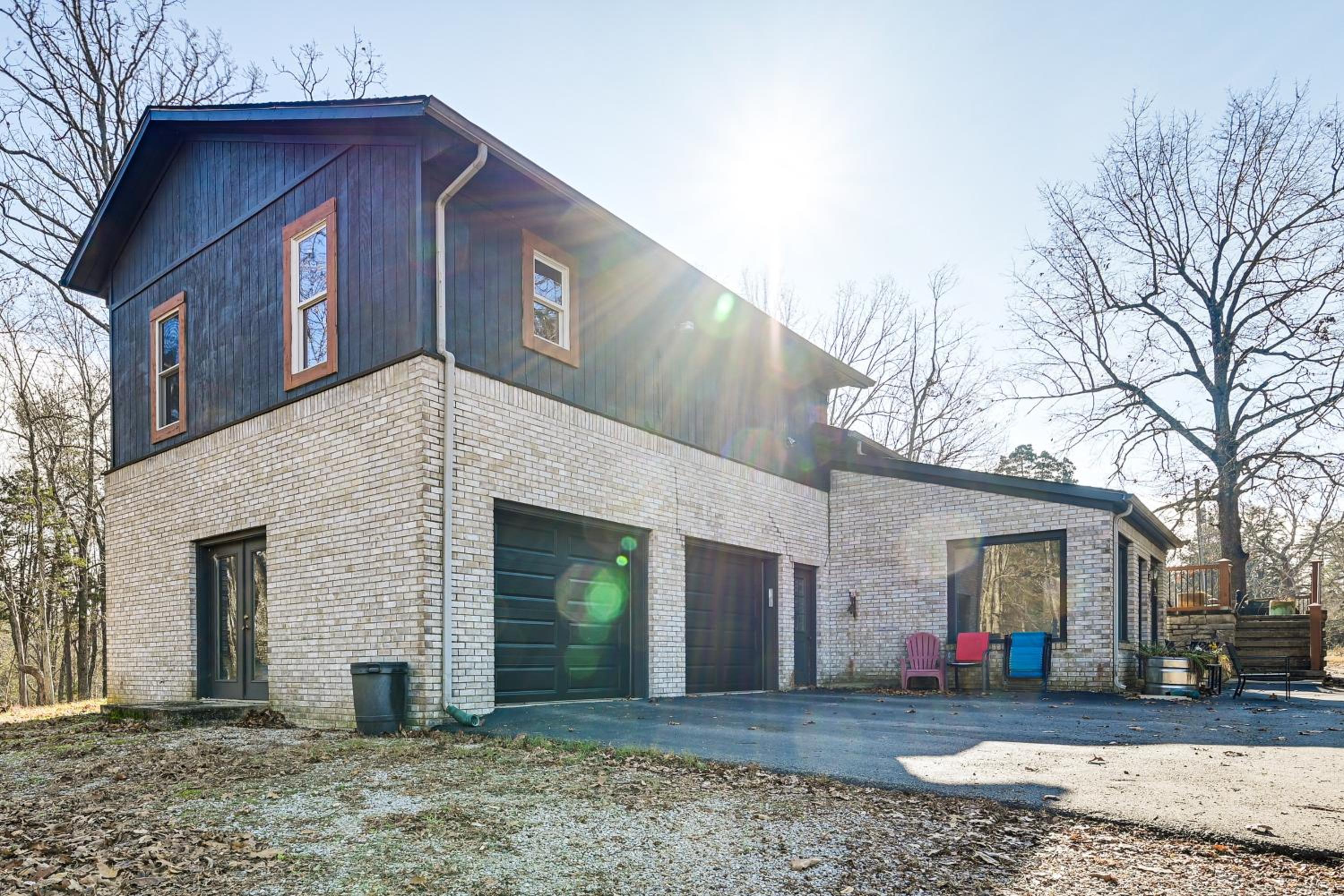 Spacious Retreat with Deck 14 Mi to Nolin Lake!