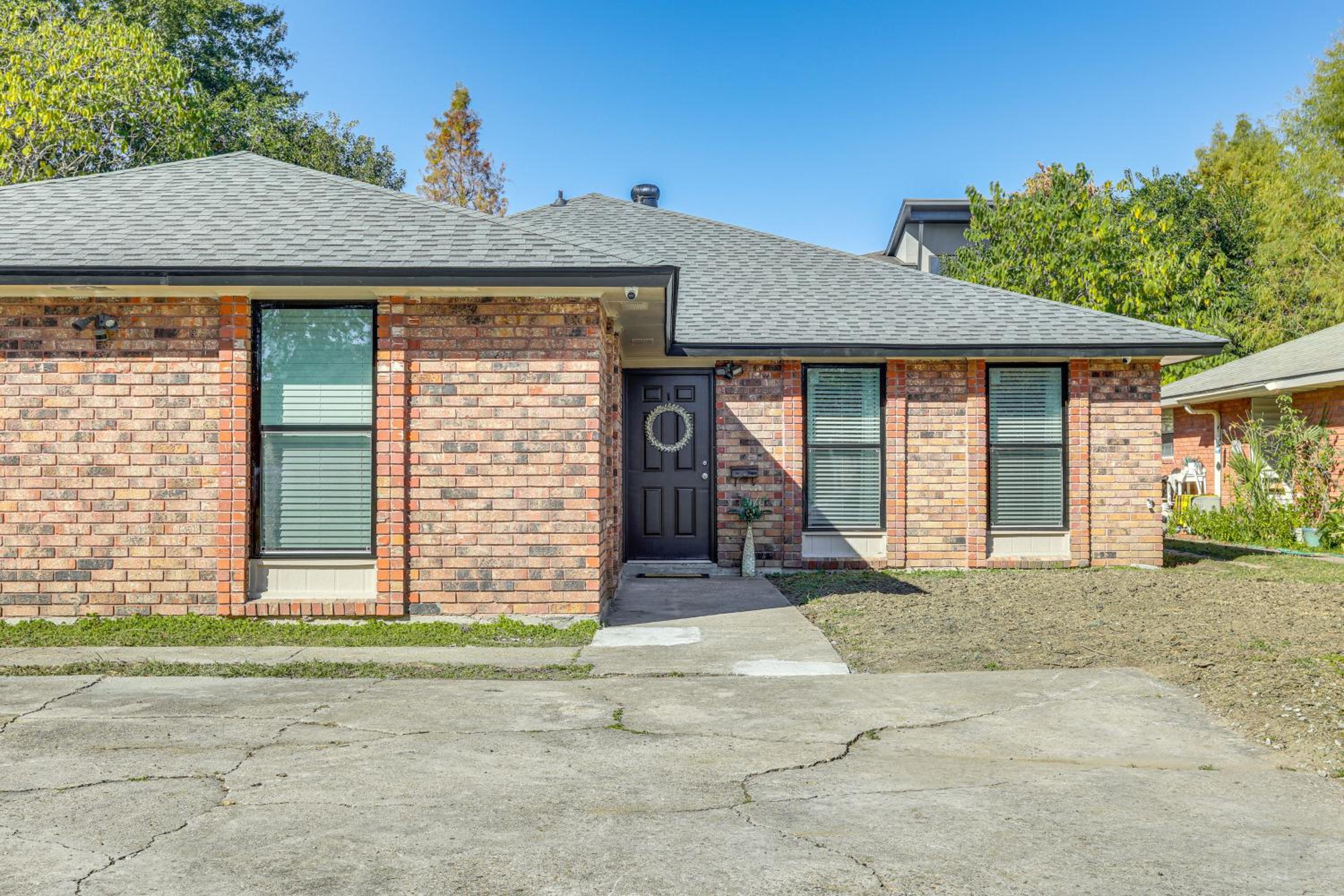 1 Mi to LSU, Tiger Stadium! Lovely Home with Parking