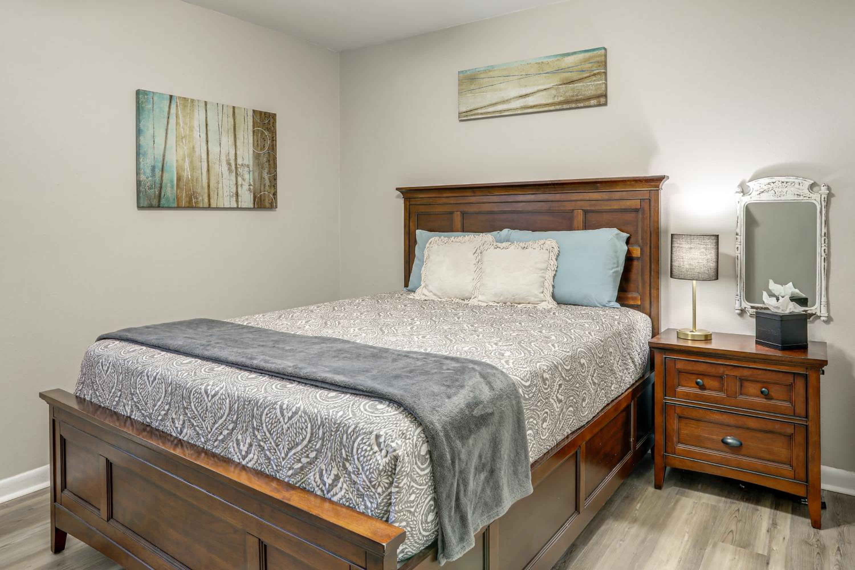 1 Mi to LSU, Tiger Stadium! Lovely Home with Parking
