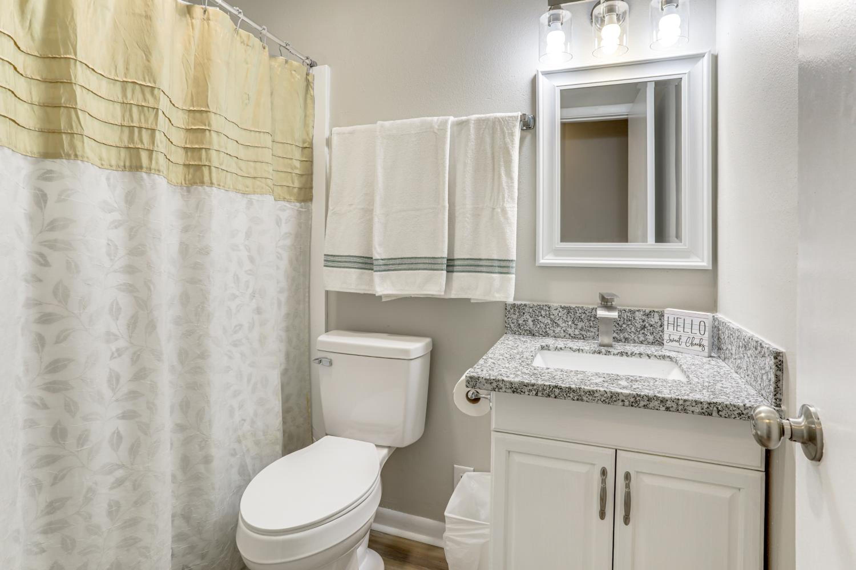 1 Mi to LSU, Tiger Stadium! Lovely Home with Parking
