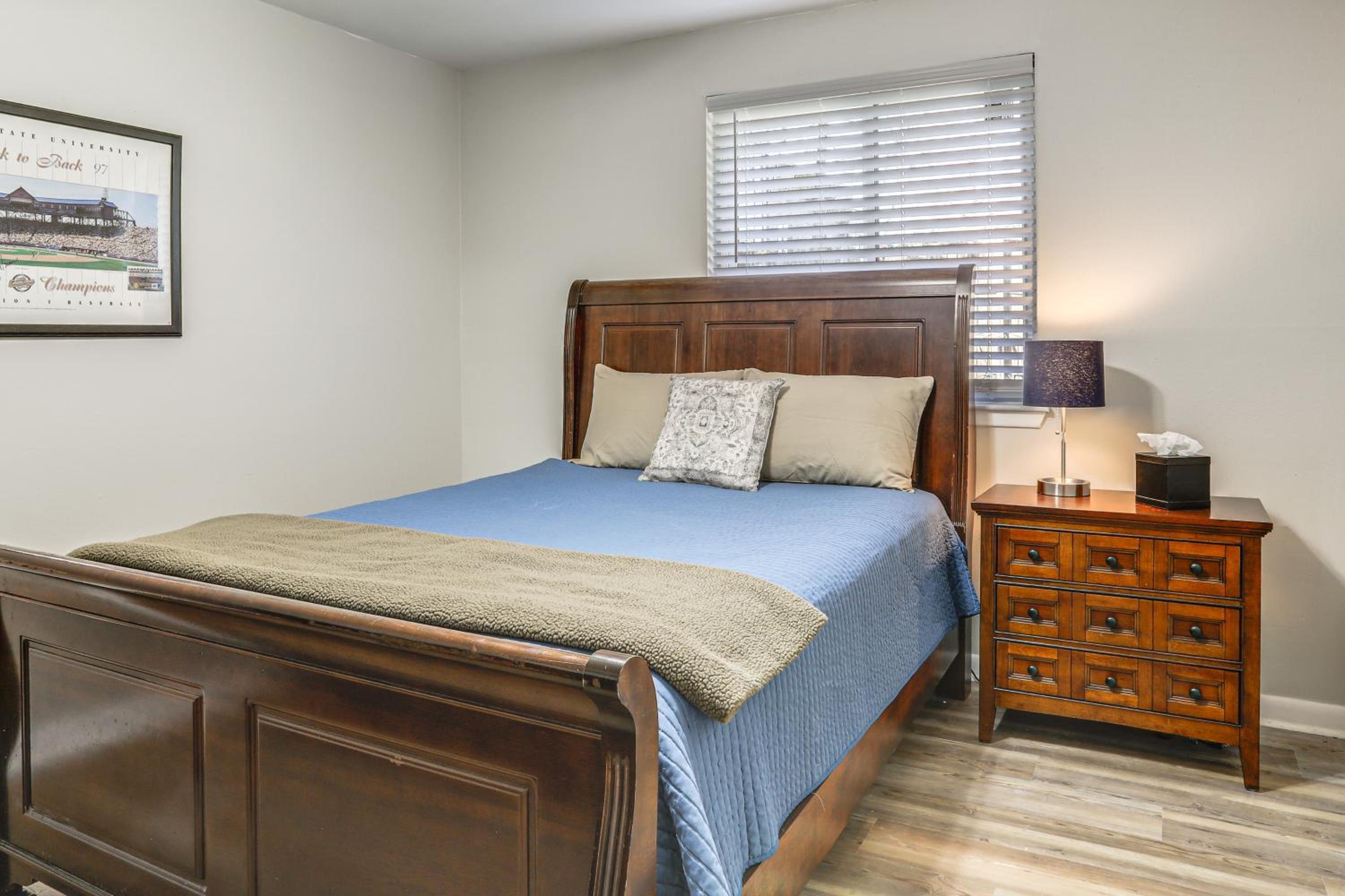 1 Mi to LSU, Tiger Stadium! Lovely Home with Parking