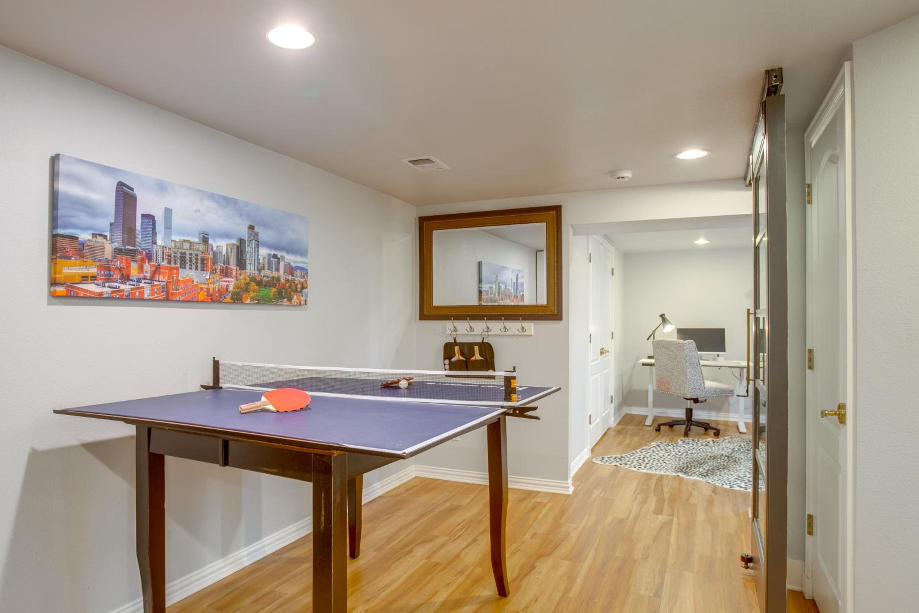 9 Mi to Red Rocks Modern Getaway with Private Yard