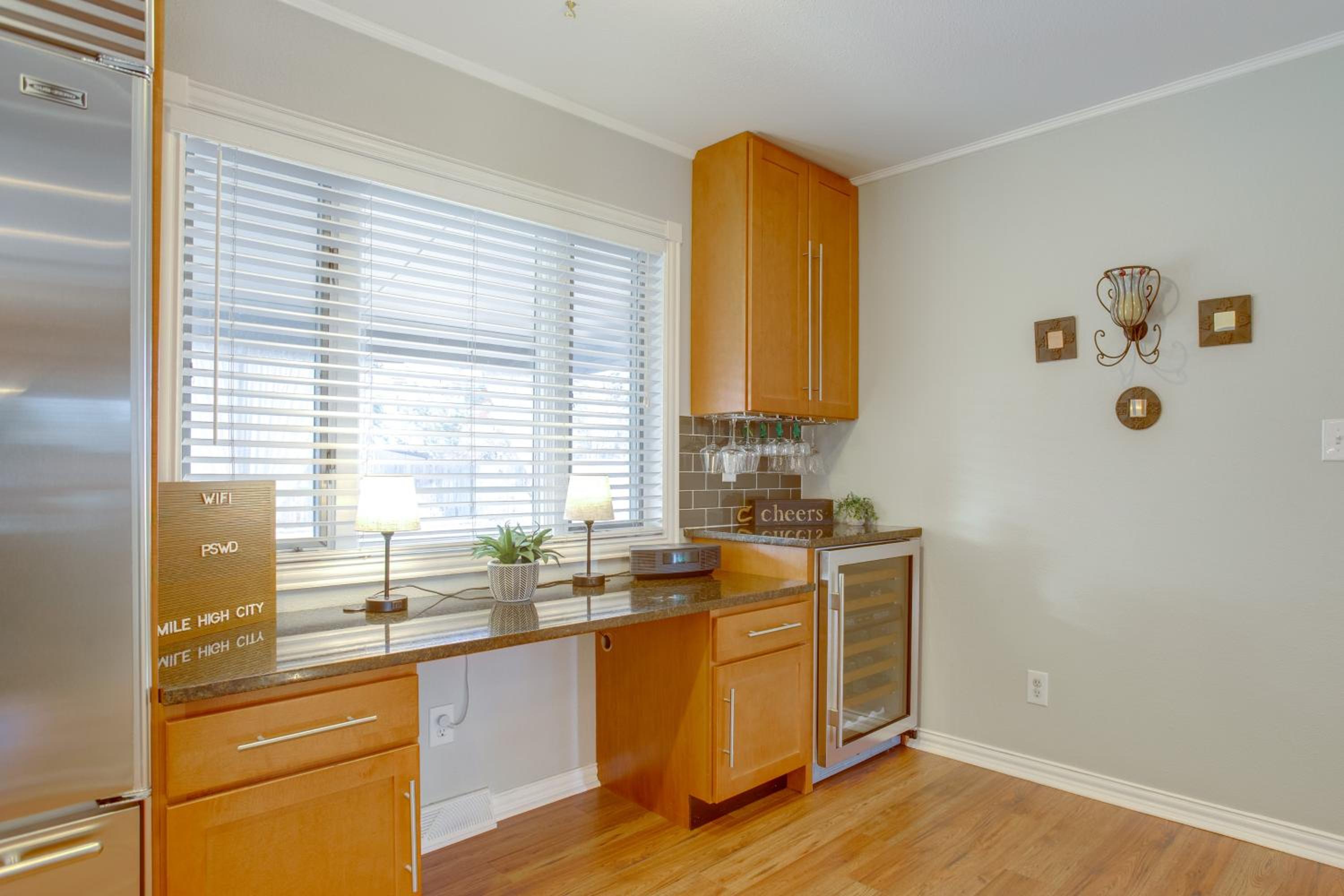 9 Mi to Red Rocks Modern Getaway with Private Yard