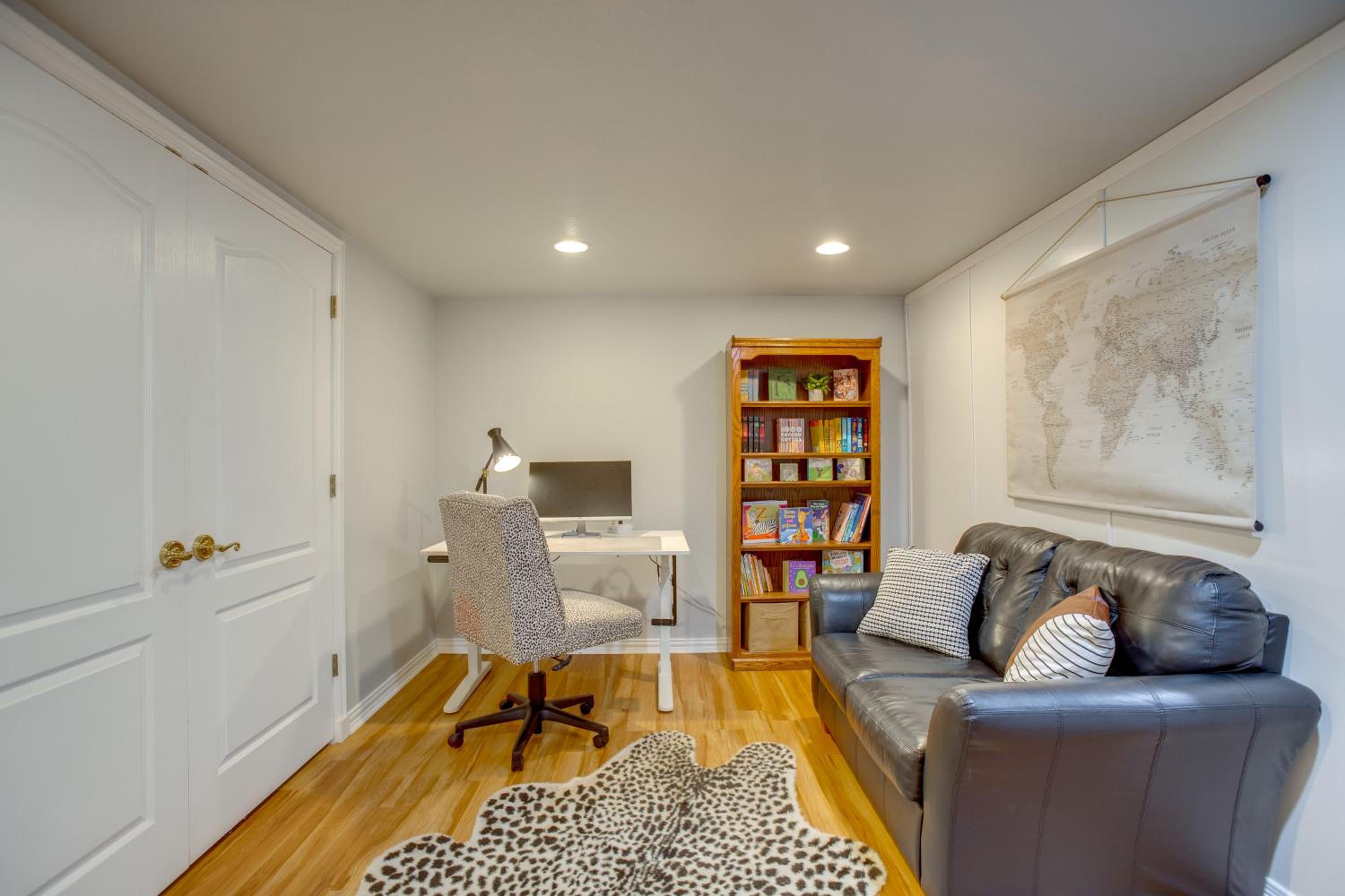 9 Mi to Red Rocks Modern Getaway with Private Yard