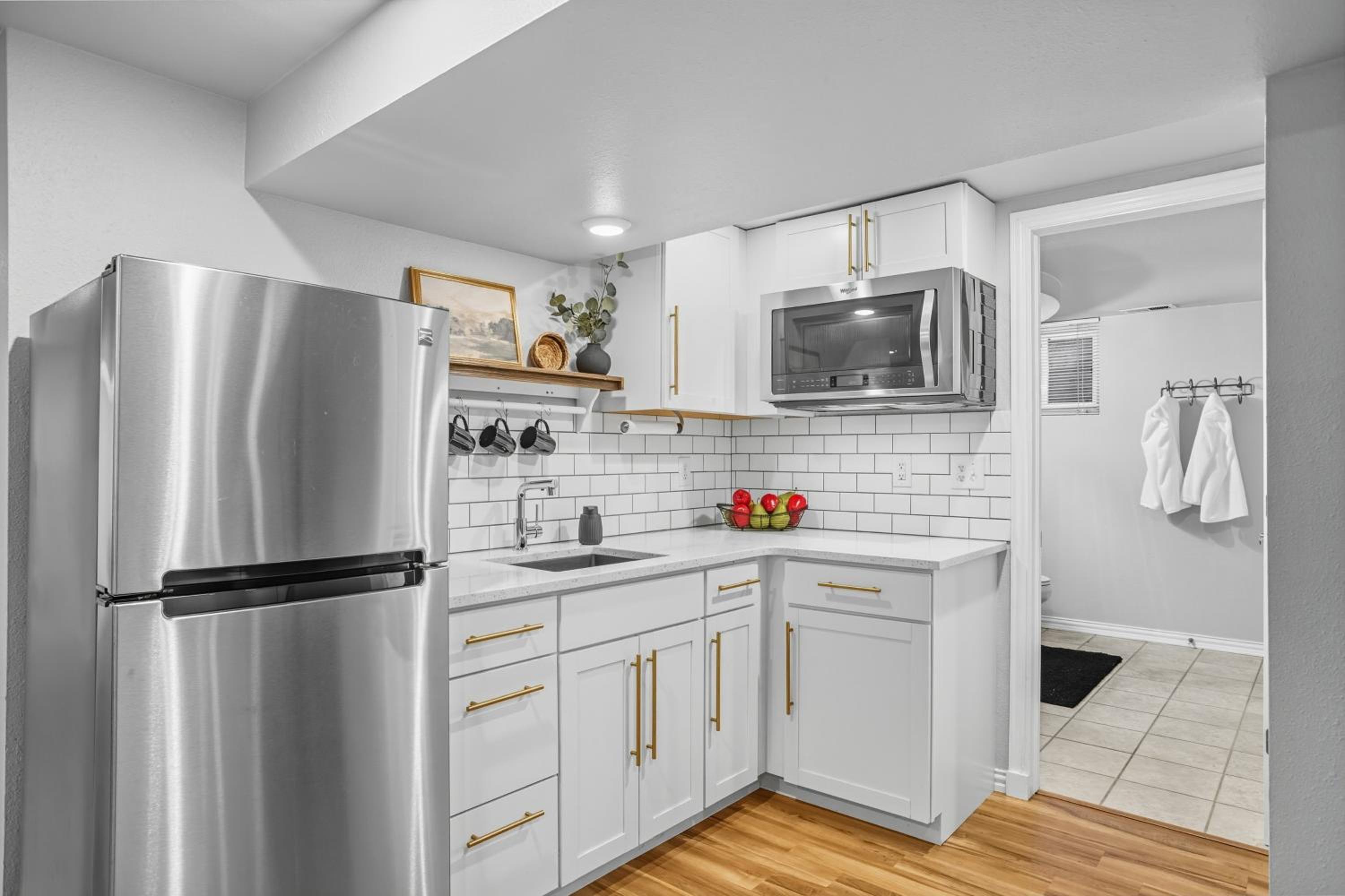 9 Mi to Red Rocks Modern Getaway with Private Yard