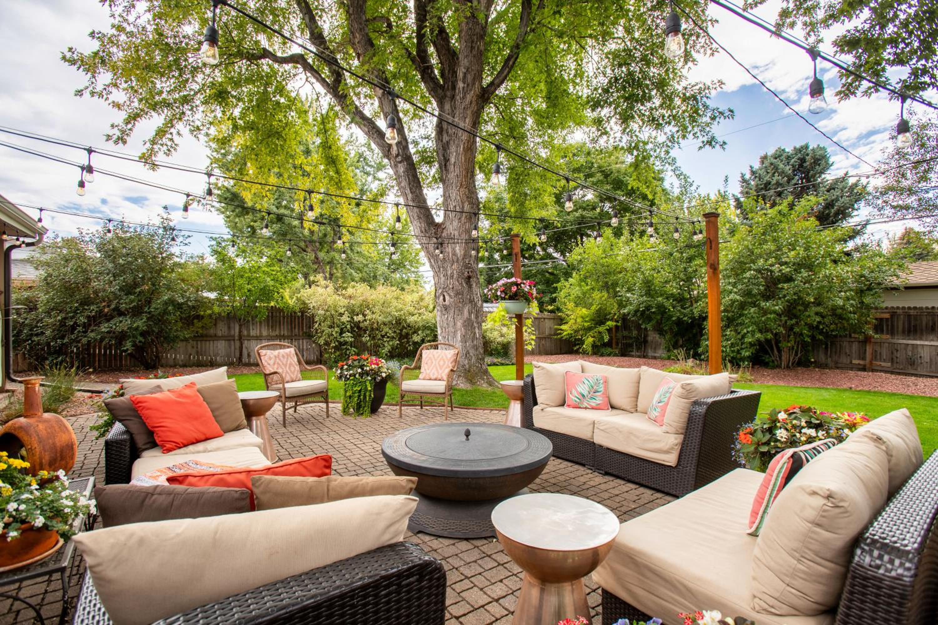 9 Mi to Red Rocks Modern Getaway with Private Yard