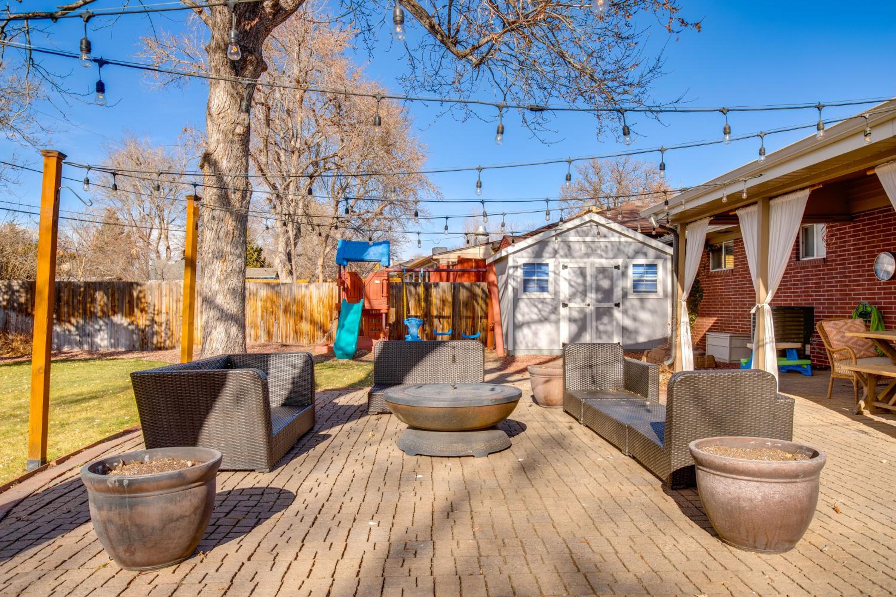 9 Mi to Red Rocks Modern Getaway with Private Yard