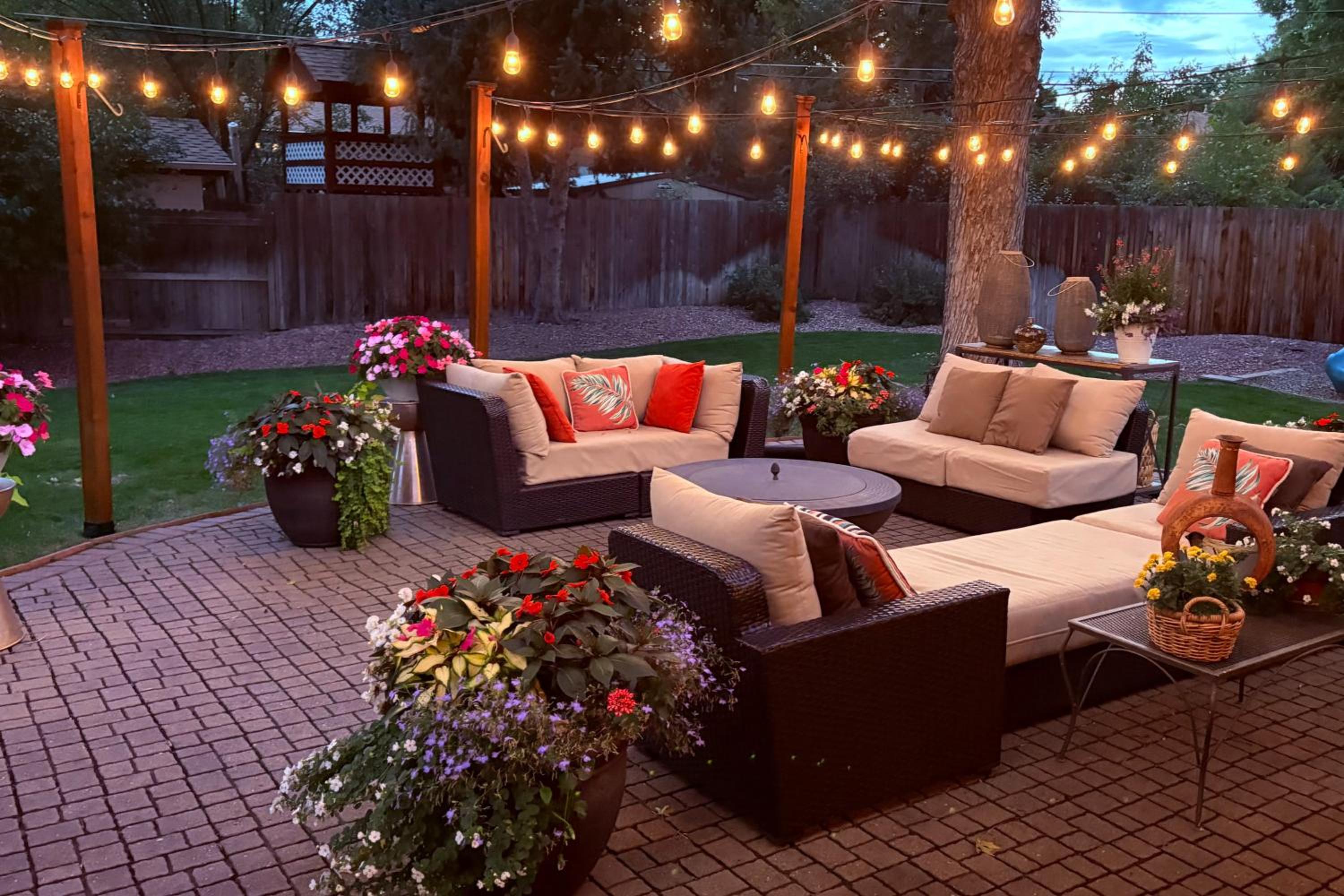 9 Mi to Red Rocks Modern Getaway with Private Yard