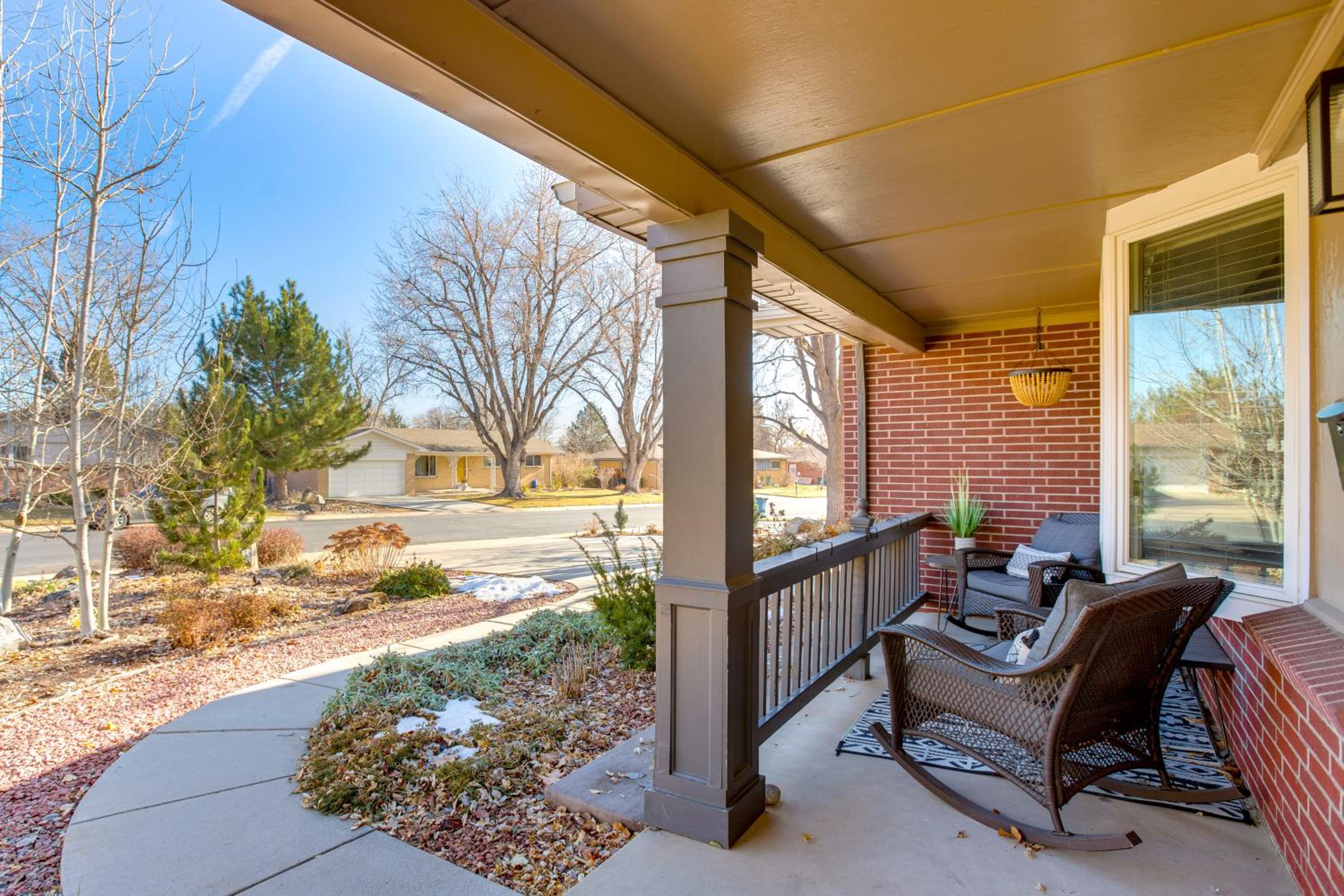 9 Mi to Red Rocks Modern Getaway with Private Yard