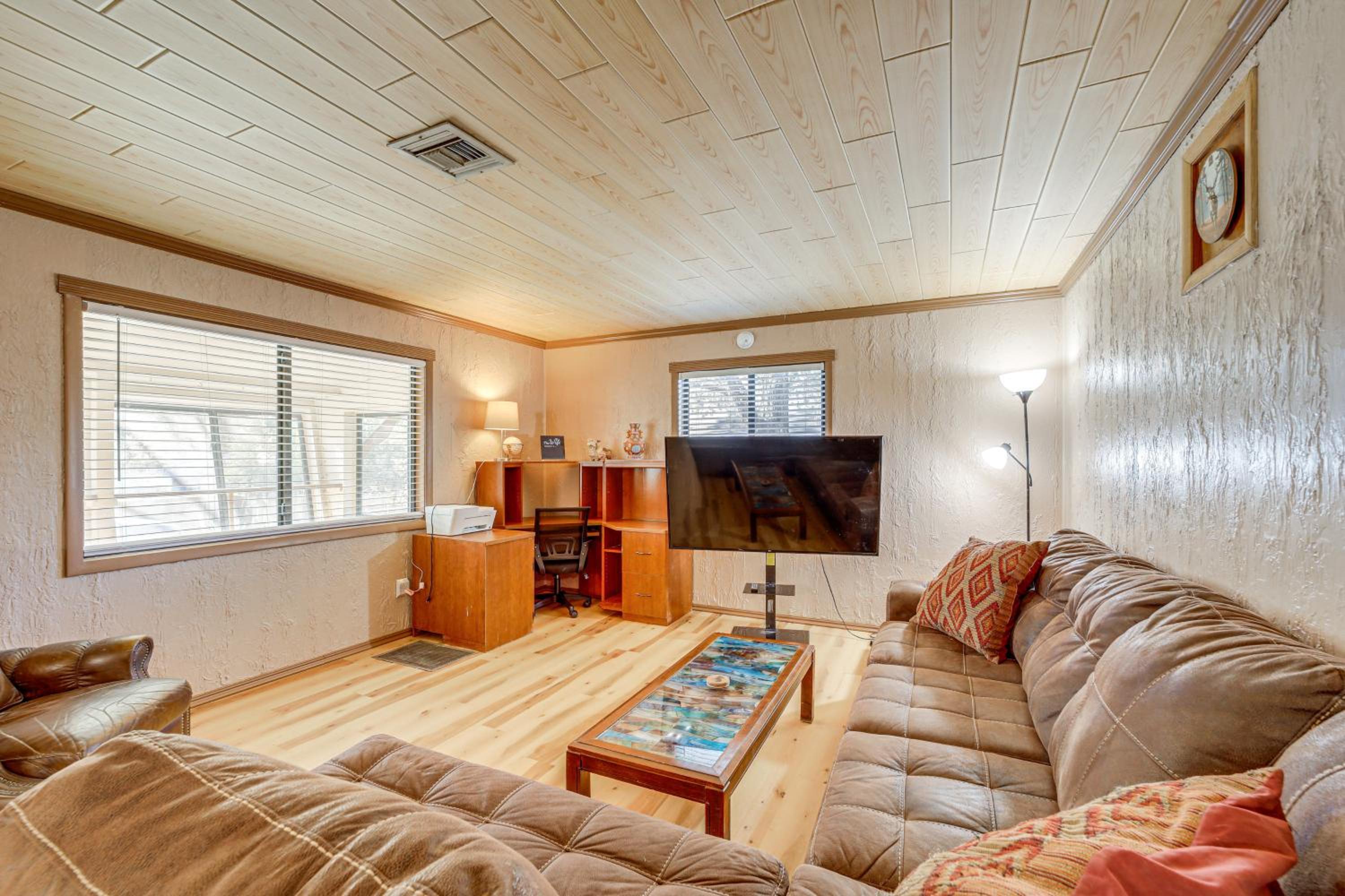 Near Scenic Trails and Parks! Central Payson Retreat