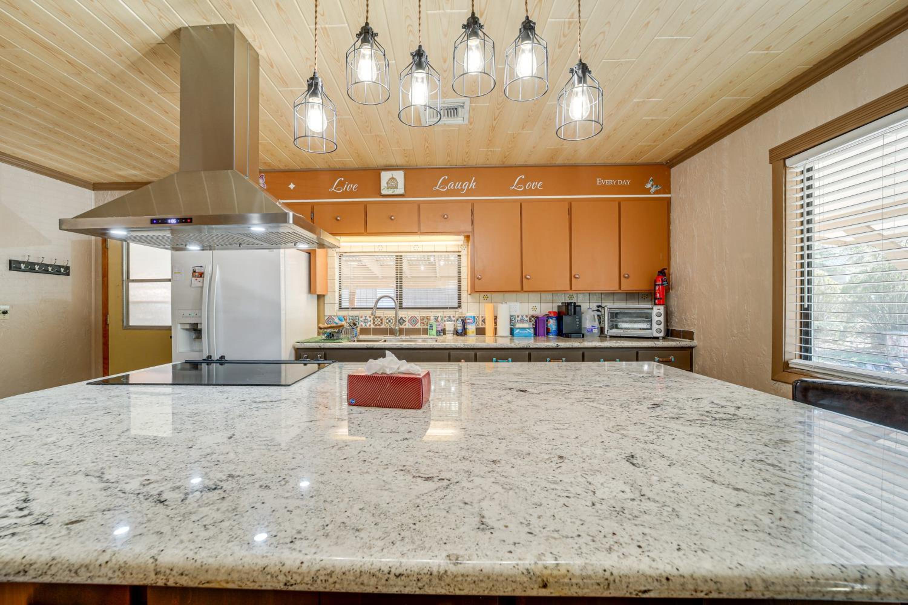 Near Scenic Trails and Parks! Central Payson Retreat