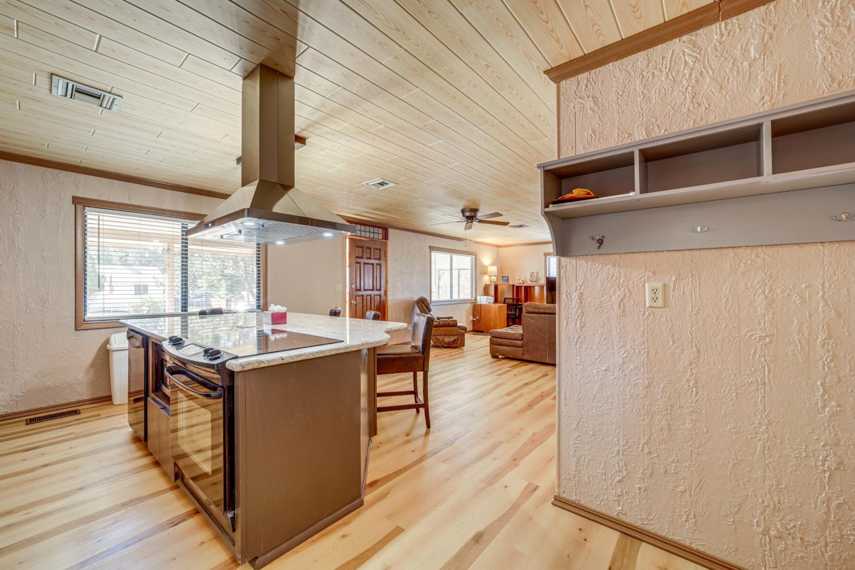 Near Scenic Trails and Parks! Central Payson Retreat