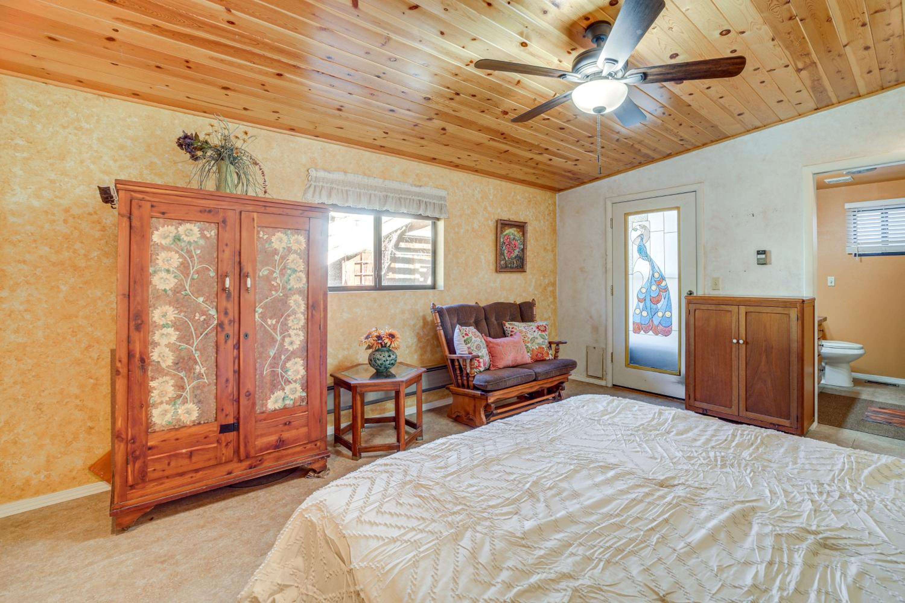Near Scenic Trails and Parks! Central Payson Retreat