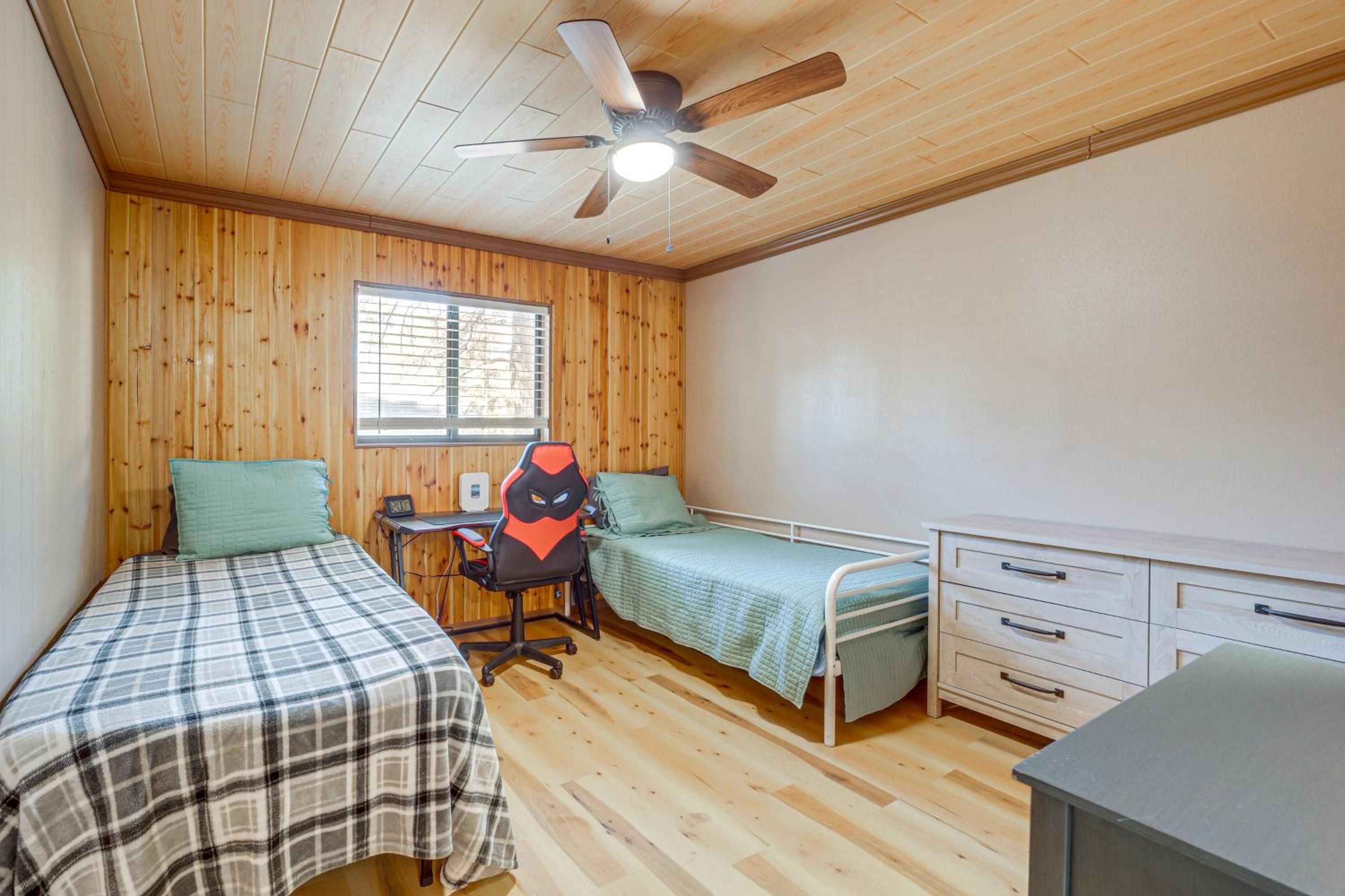 Near Scenic Trails and Parks! Central Payson Retreat